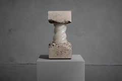 Scultura decorativa Aqua Fossil Soul III in alabastro di Amarist Studio