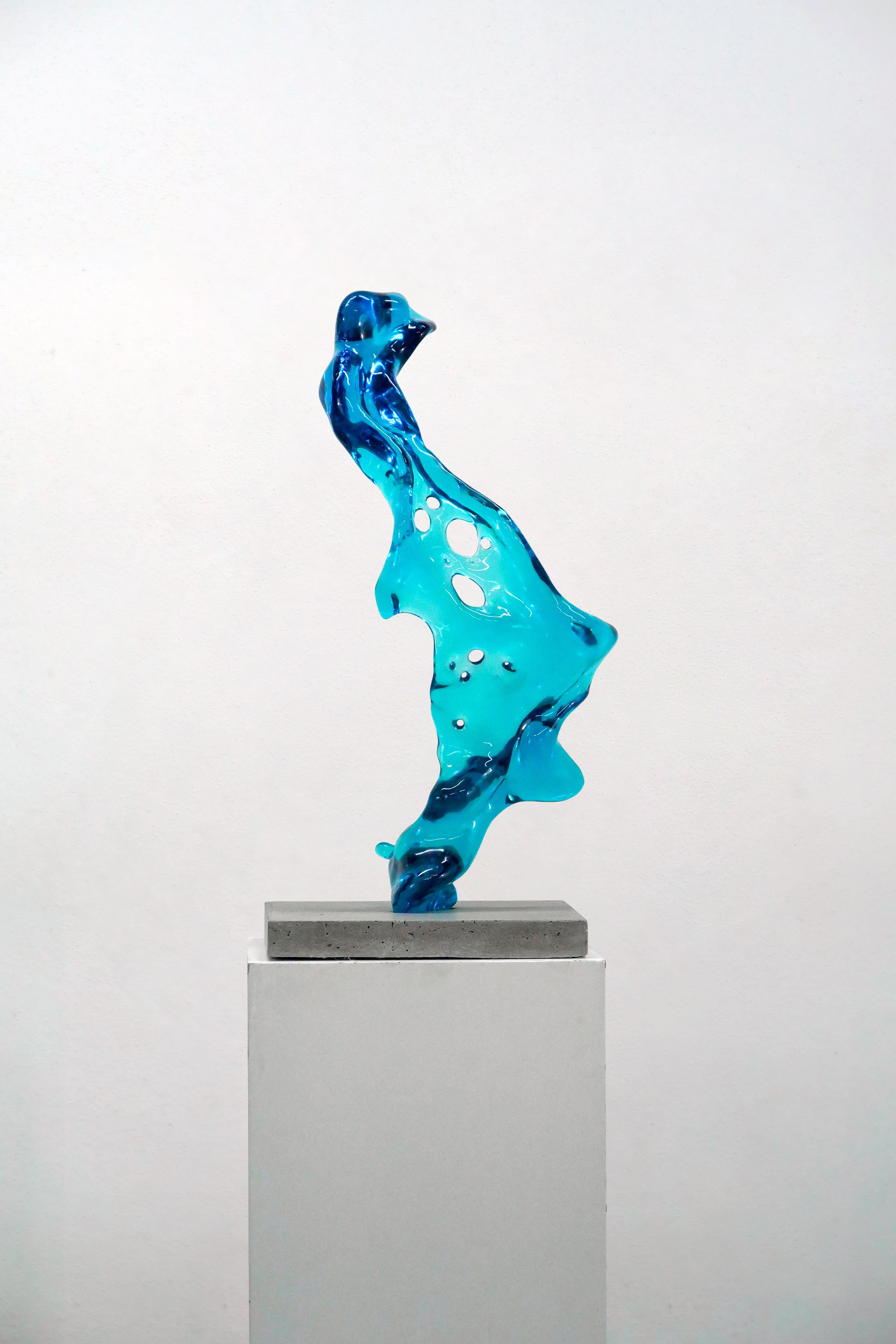 Sculpture en résine bleue transparente Aqua Lucis en vente 1