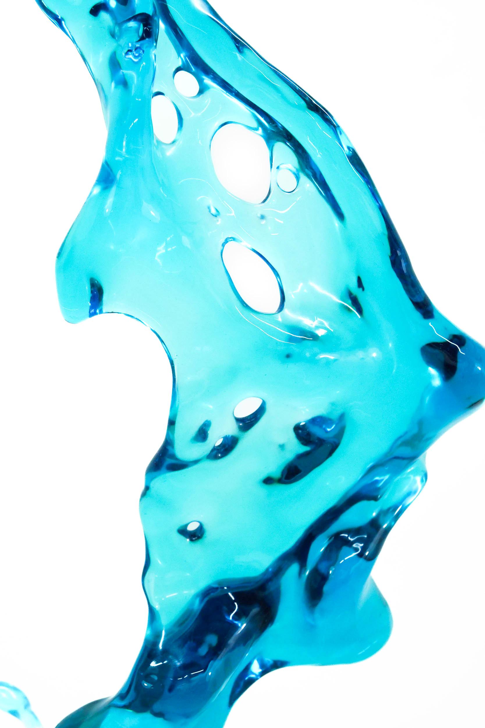 XXIe siècle et contemporain Sculpture en résine bleue transparente Aqua Lucis en vente