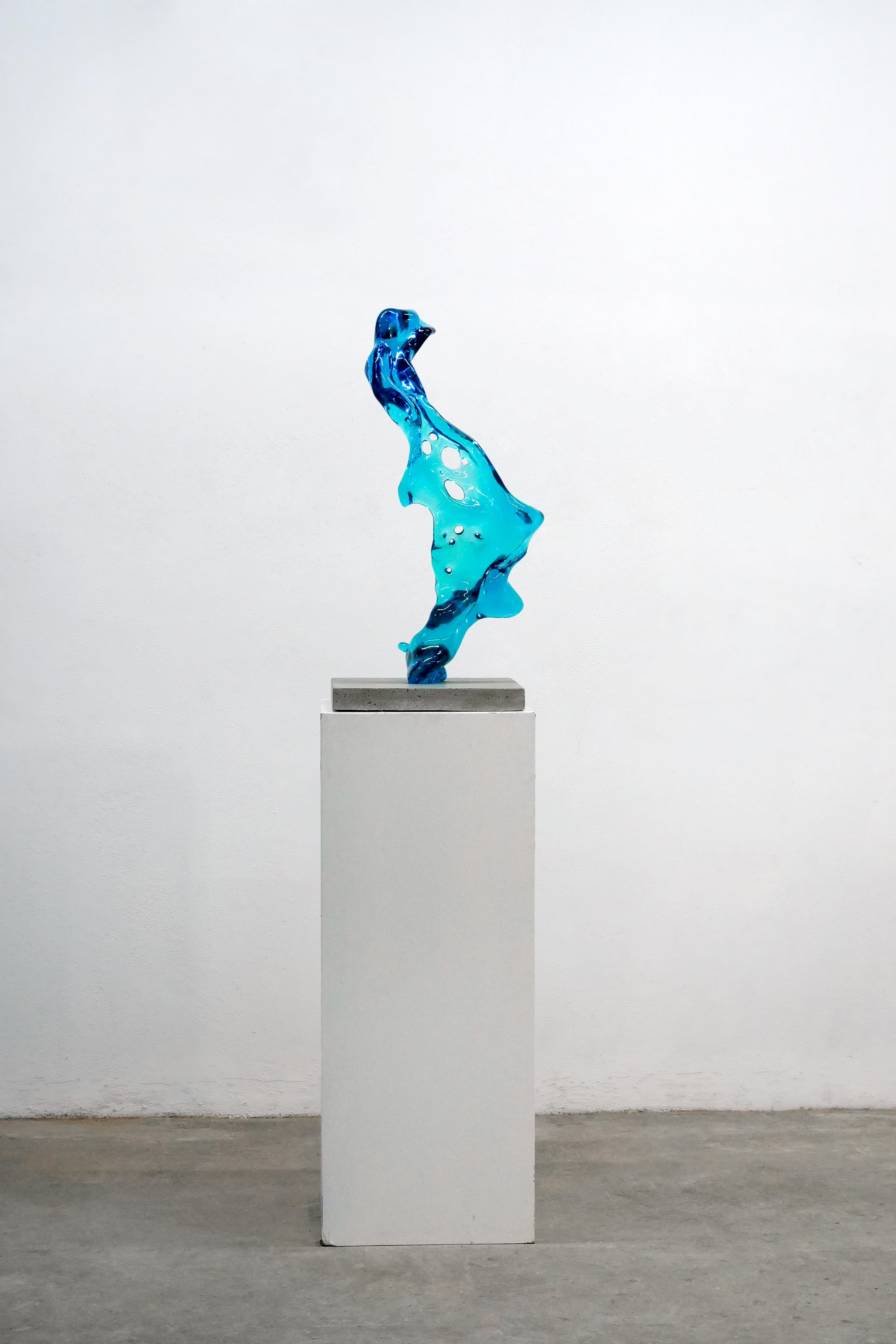 Moulage Sculpture en résine bleue transparente Aqua Lucis en vente