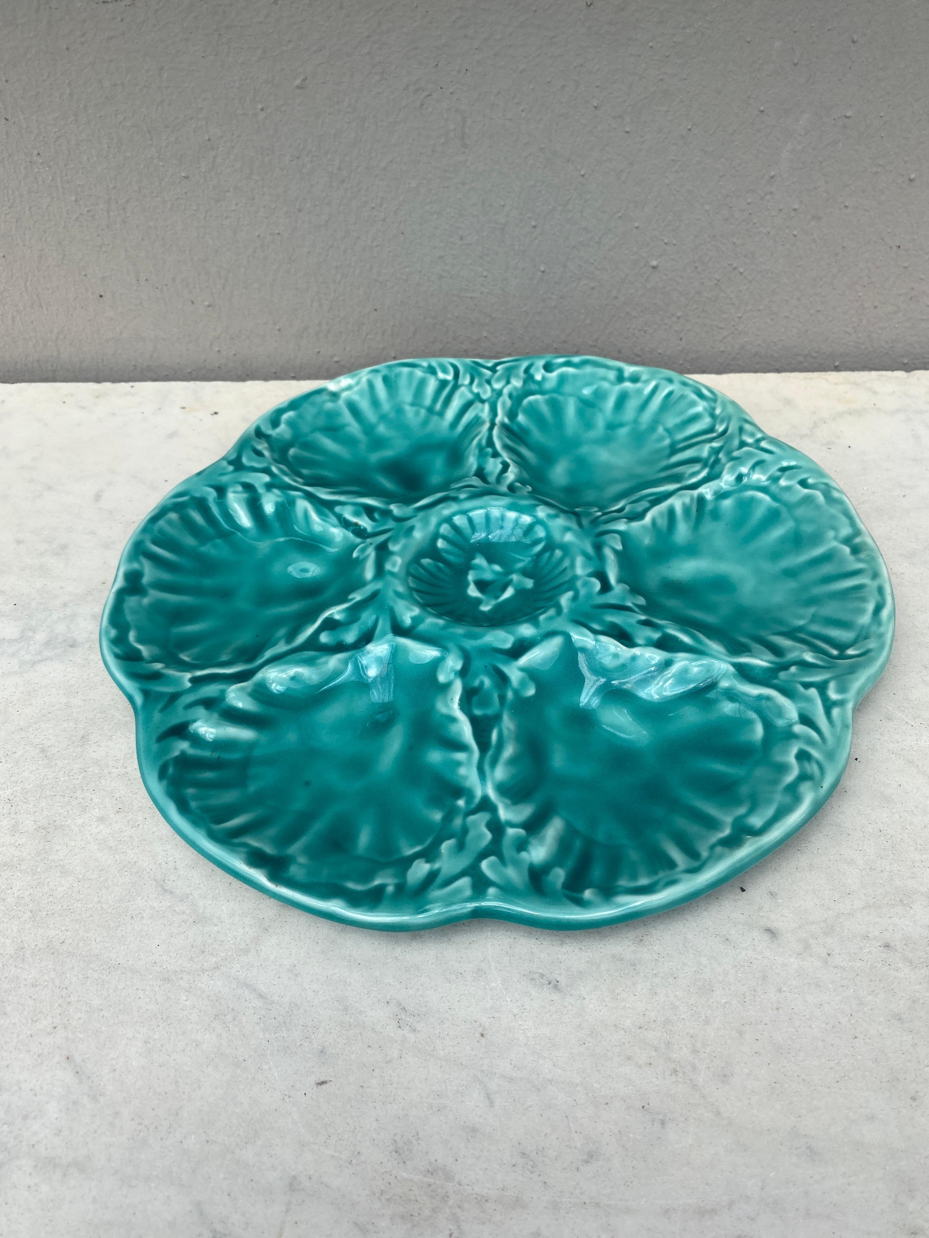 Majolica oyster plate signed Gien, circa 1950.