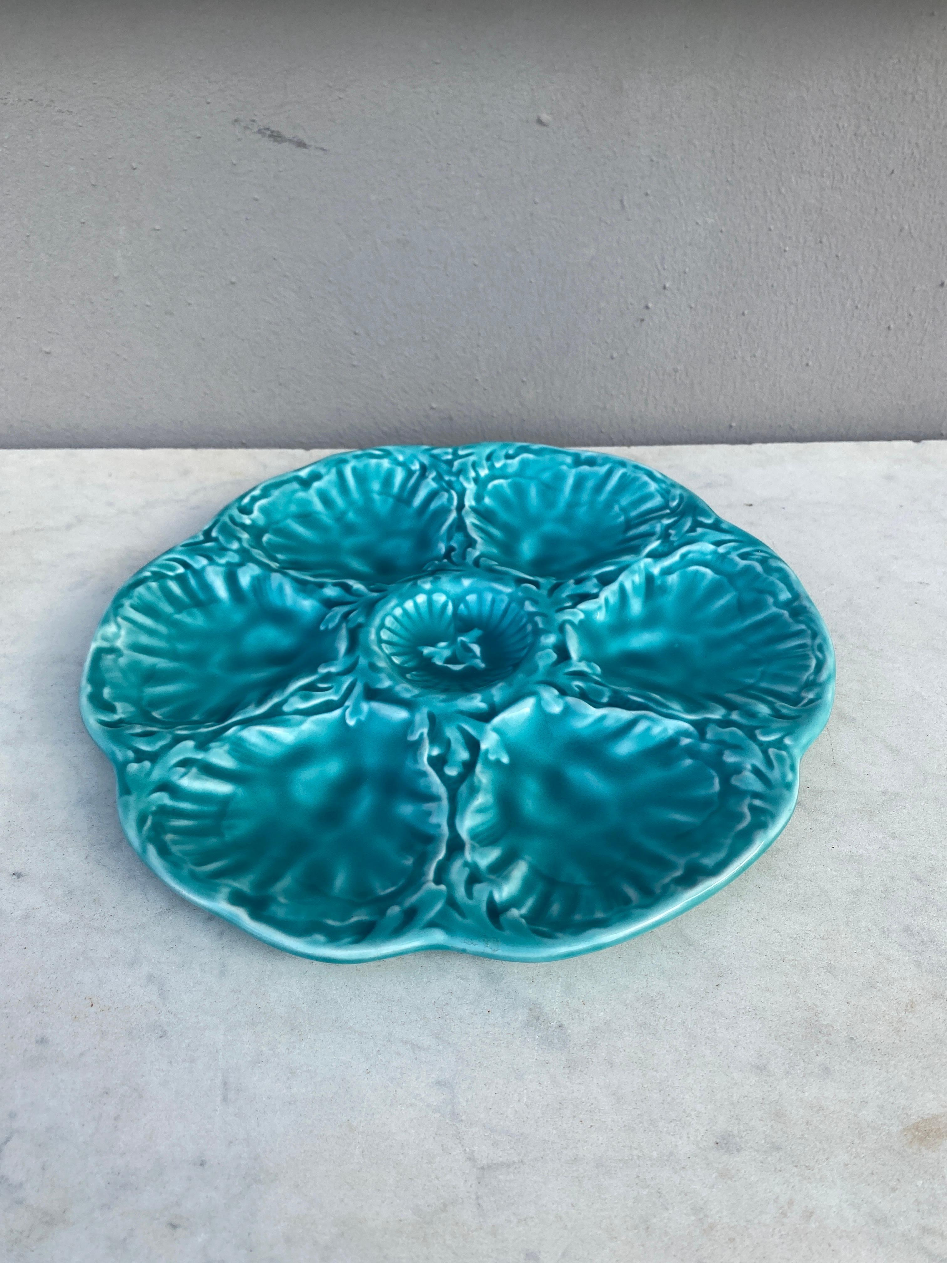 Aqua Majolica Oyster Plate Gien, circa 1950 In Good Condition In Austin, TX