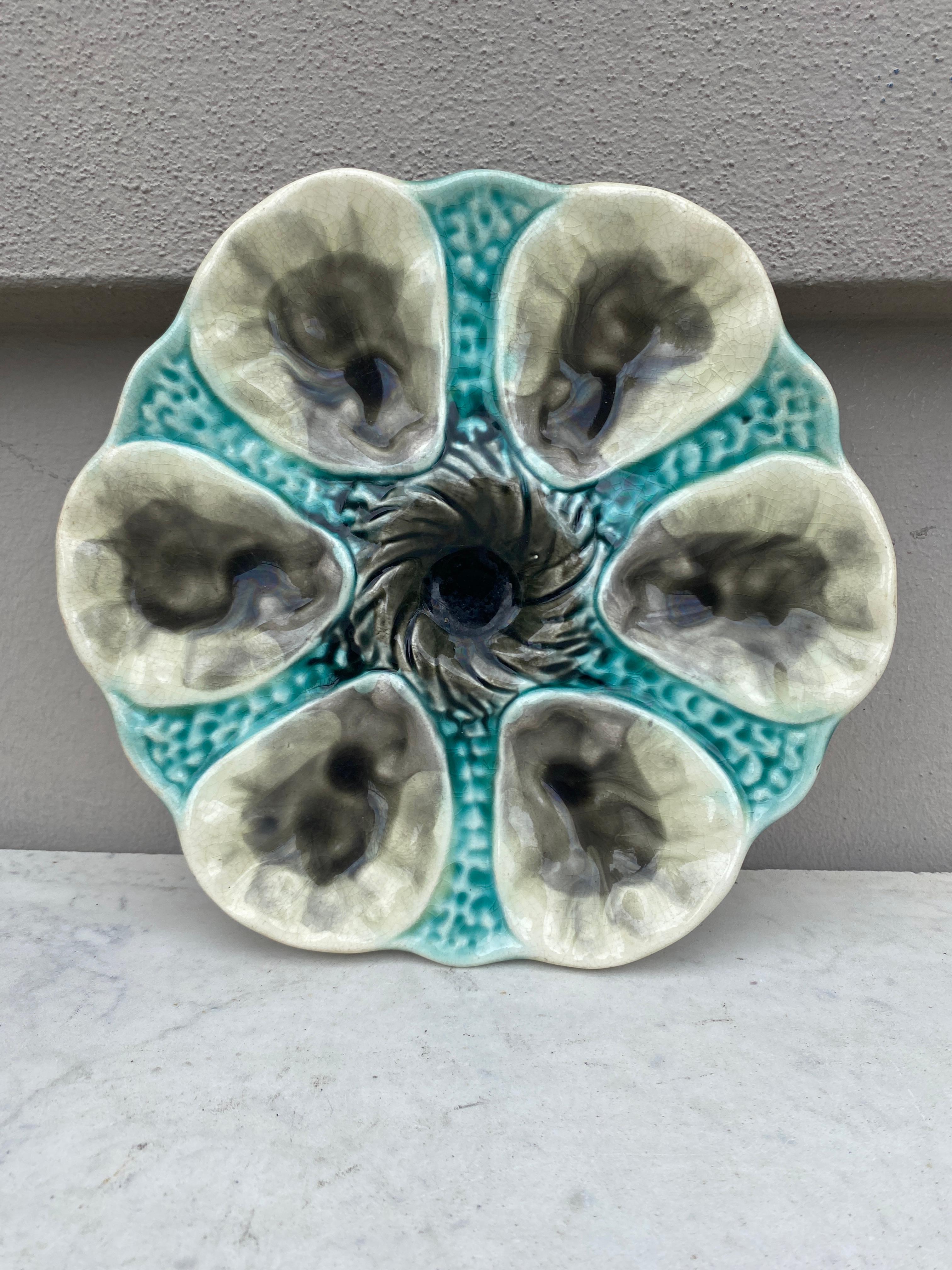 Aqua Majolica Oyster Plate Gien, circa 1950 In Good Condition For Sale In Austin, TX