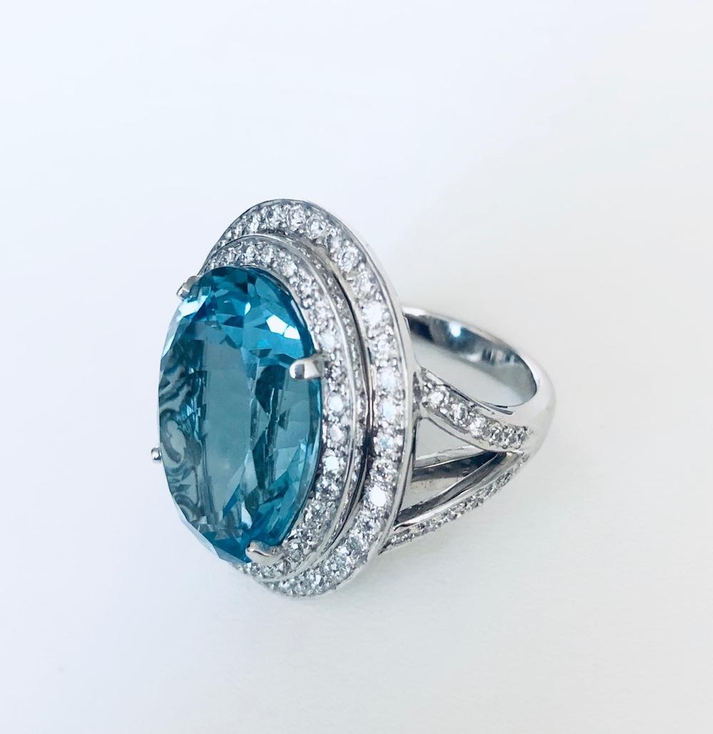 Oval Cut 15.95 Carat Aqua Marine and Diamond Ring For Sale