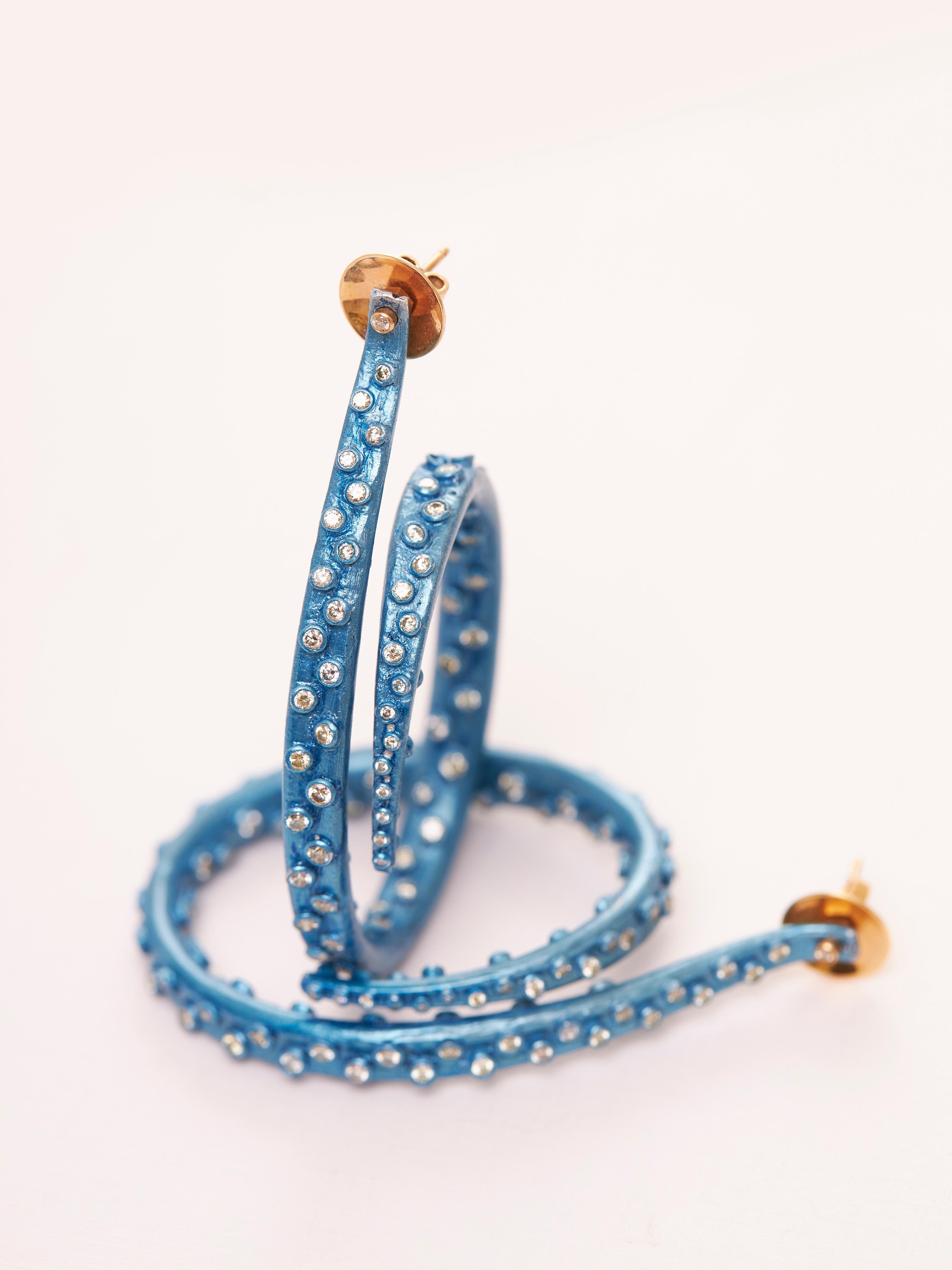 Taglio rotondo Orecchini Aqua Octopus in alluminio riciclato, oro 18kt e diamanti in vendita