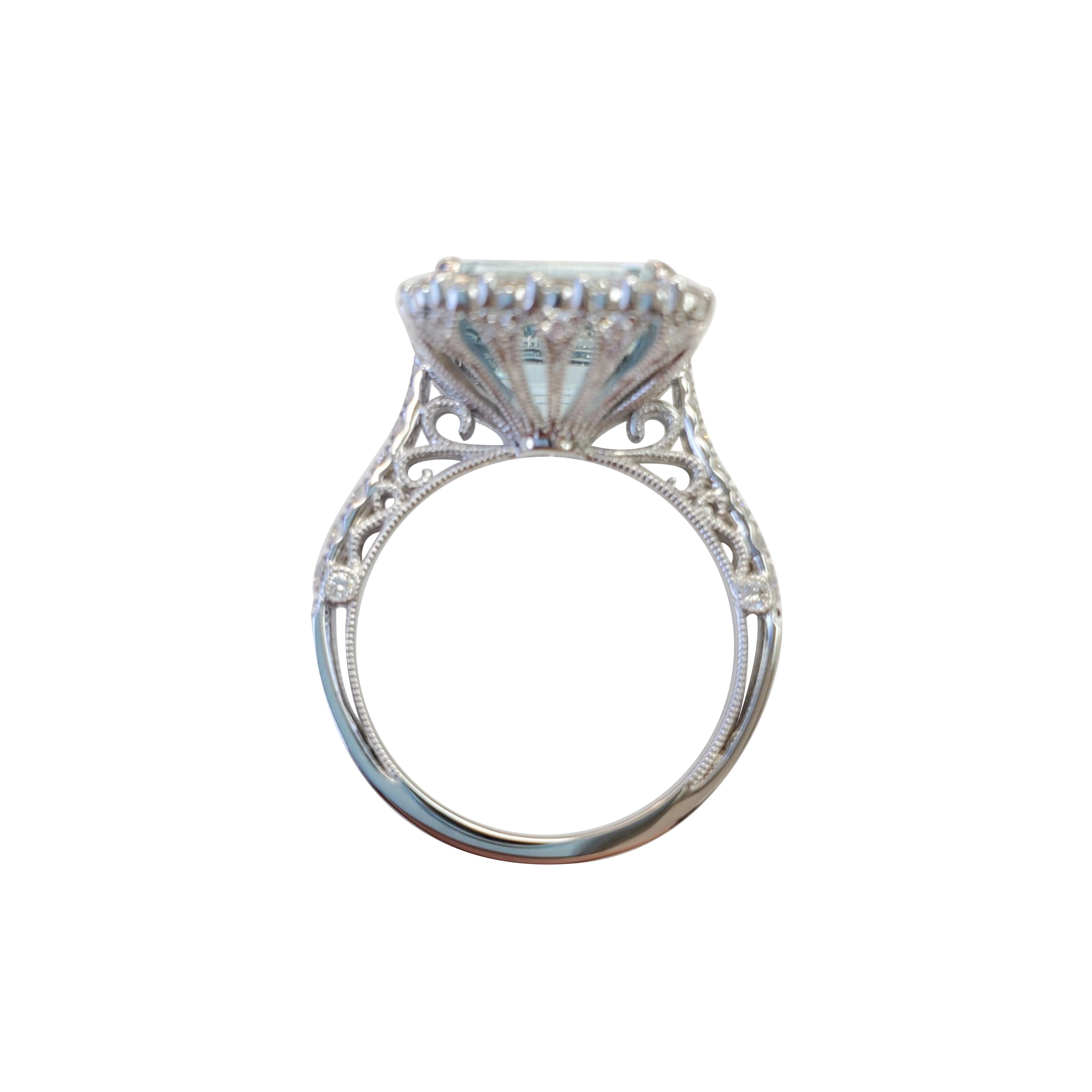 Aqua Stone (Emerald Cut) - 5.54ct

White Diamond - 0.92ct

White Gold - 18k