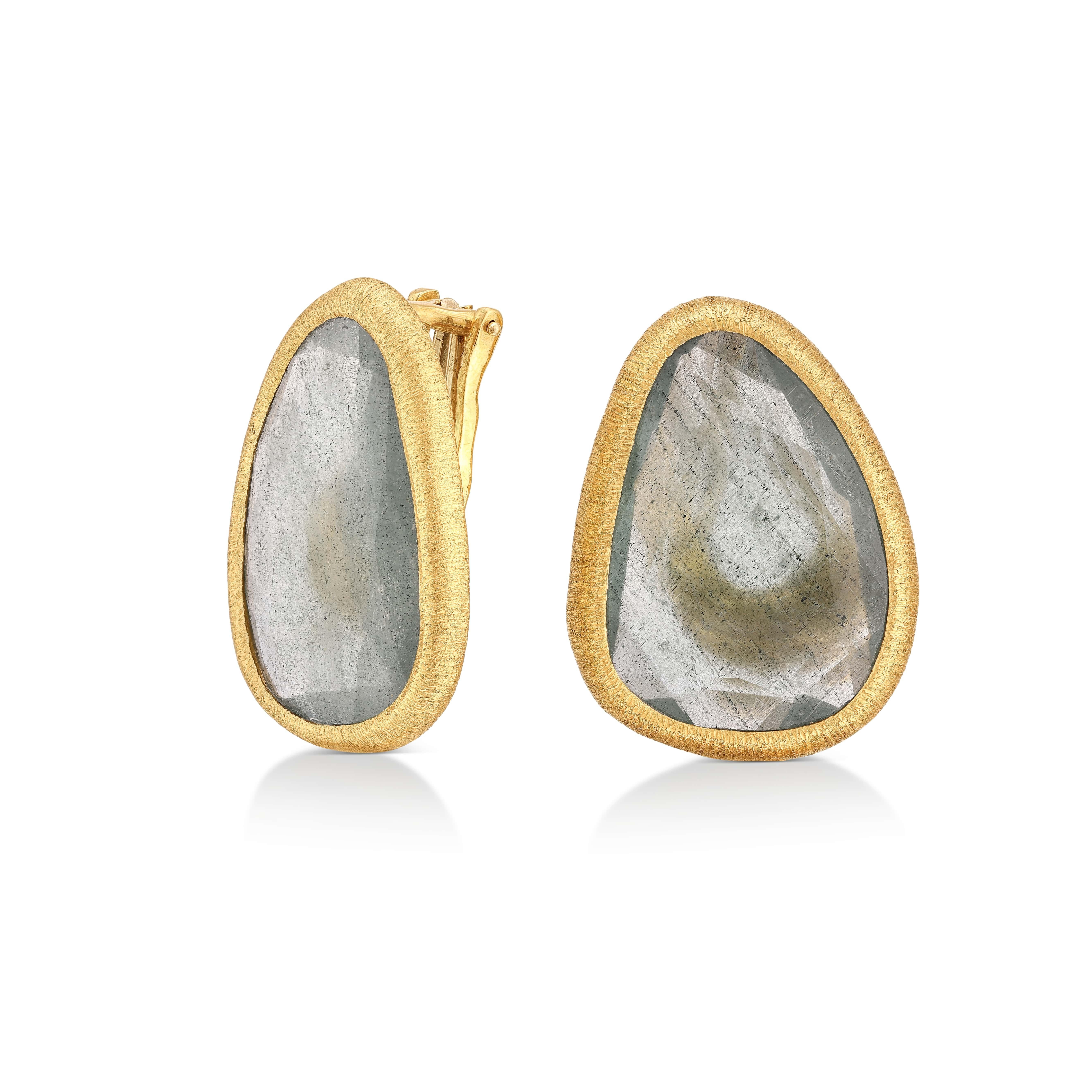The Aqua Teardrop Earrings are a true reflection of the ocean’s soul, featuring 40.00 ct. of natural aquamarines. Encased in 18K yellow gold, these earrings display the organic beauty and variegated tones of the aquamarines, reminiscent of water’s