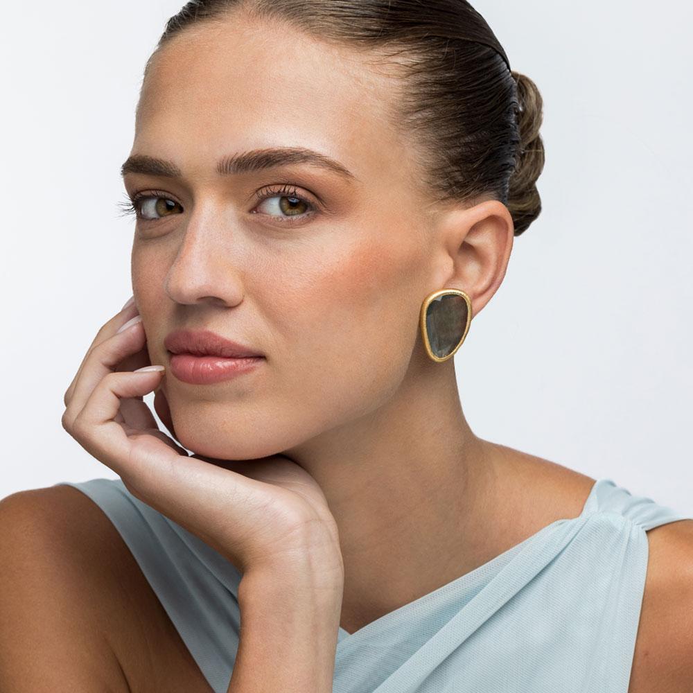 Yvel Aqua Teardrop Earrings in 18K Yellow Gold In New Condition For Sale In Jerusalem, IL