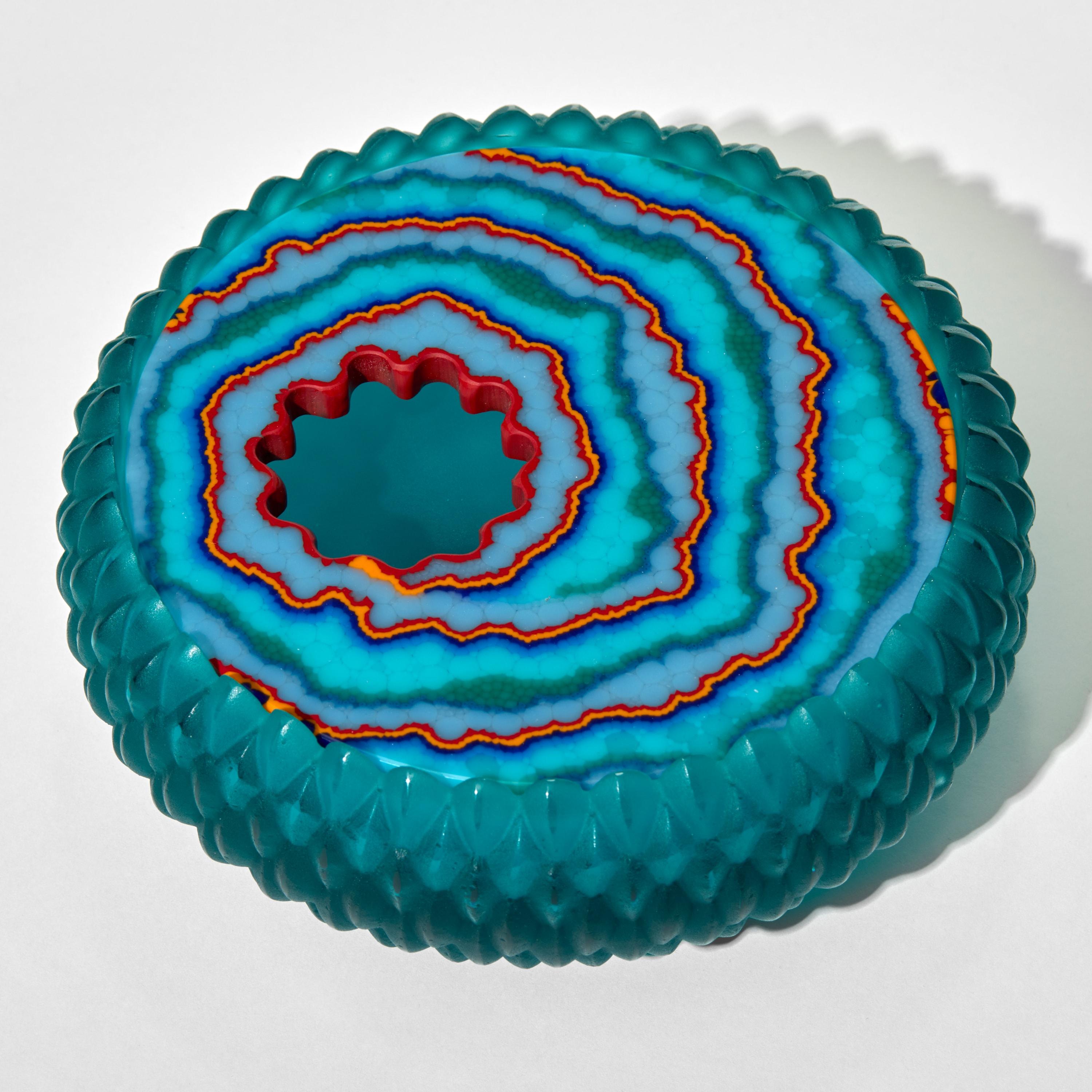 Organico moderno Aqua Tourbillon, scatola con coperchio in vetro fuso color verde acqua e rosso di Angela Jarman in vendita