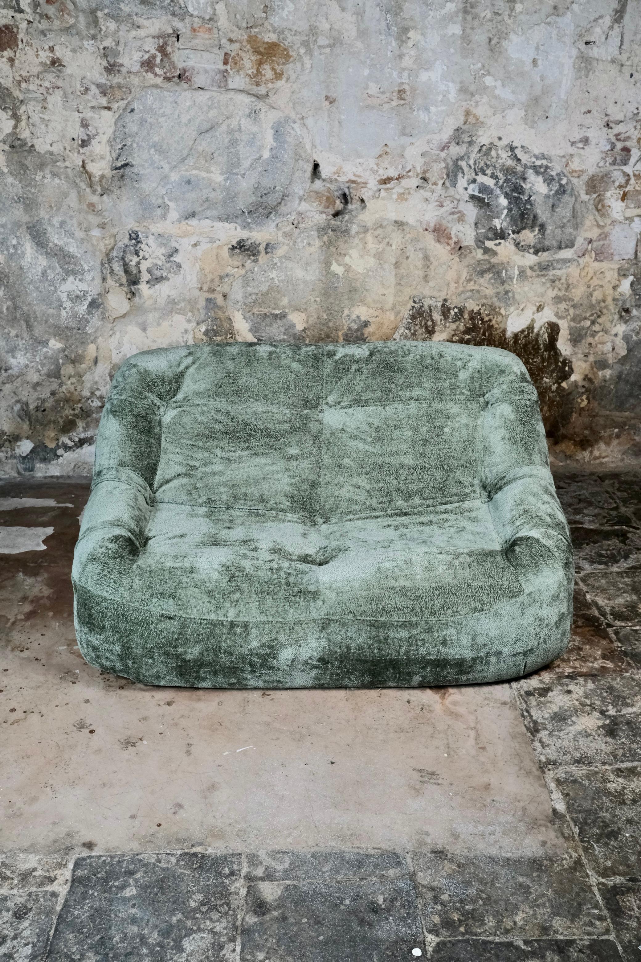 Space Age Aqua velvet 2-seater by Ligne Roset, made in France, 1970s in vendita