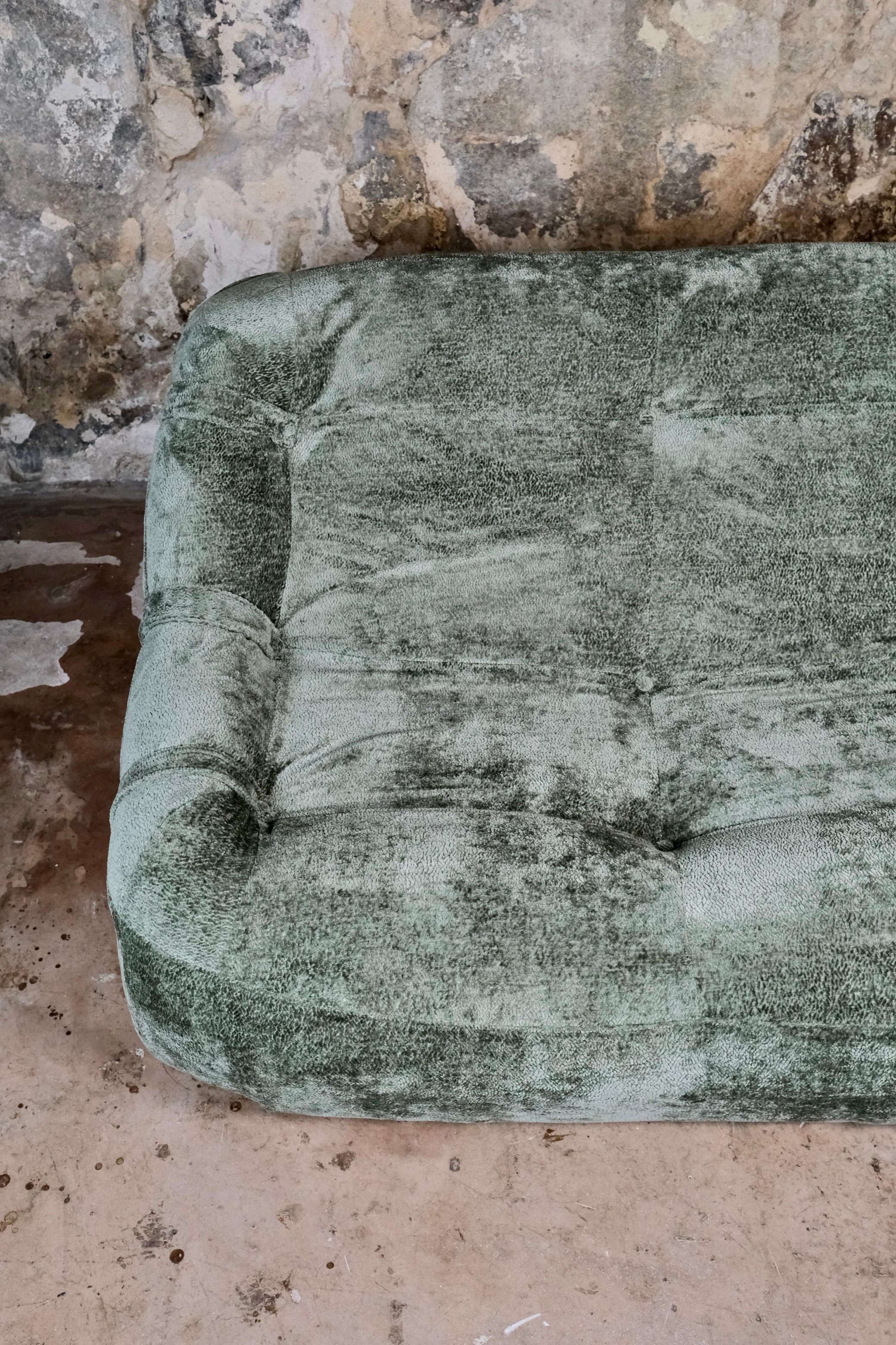 Francese Aqua velvet 2-seater by Ligne Roset, made in France, 1970s in vendita