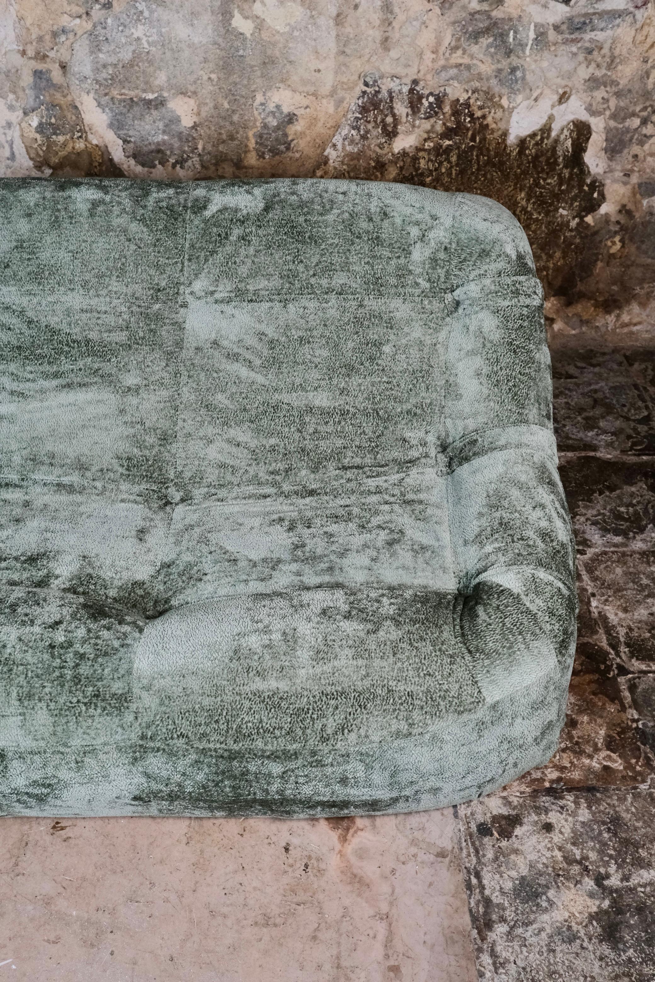 Aqua velvet 2-seater by Ligne Roset, made in France, 1970s In condizioni buone in vendita a Lyon, FR