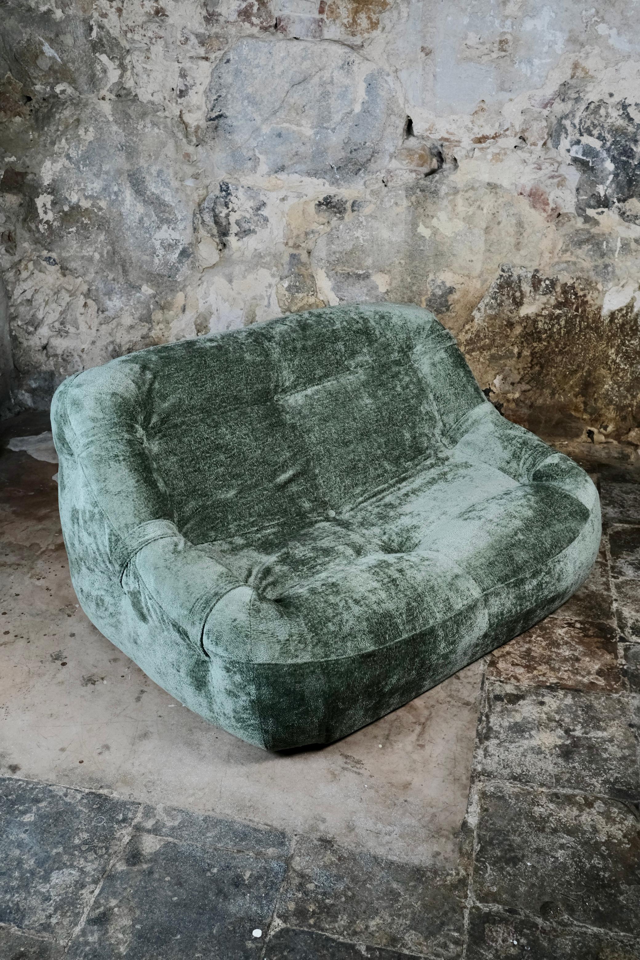 Velluto Aqua velvet 2-seater by Ligne Roset, made in France, 1970s in vendita