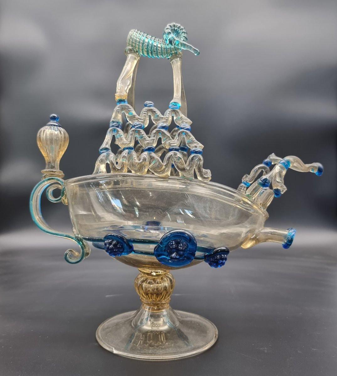 Aguamanil veneciano en forma de velero en cristal de Murano - finales del siglo XIX Hecho a mano en venta