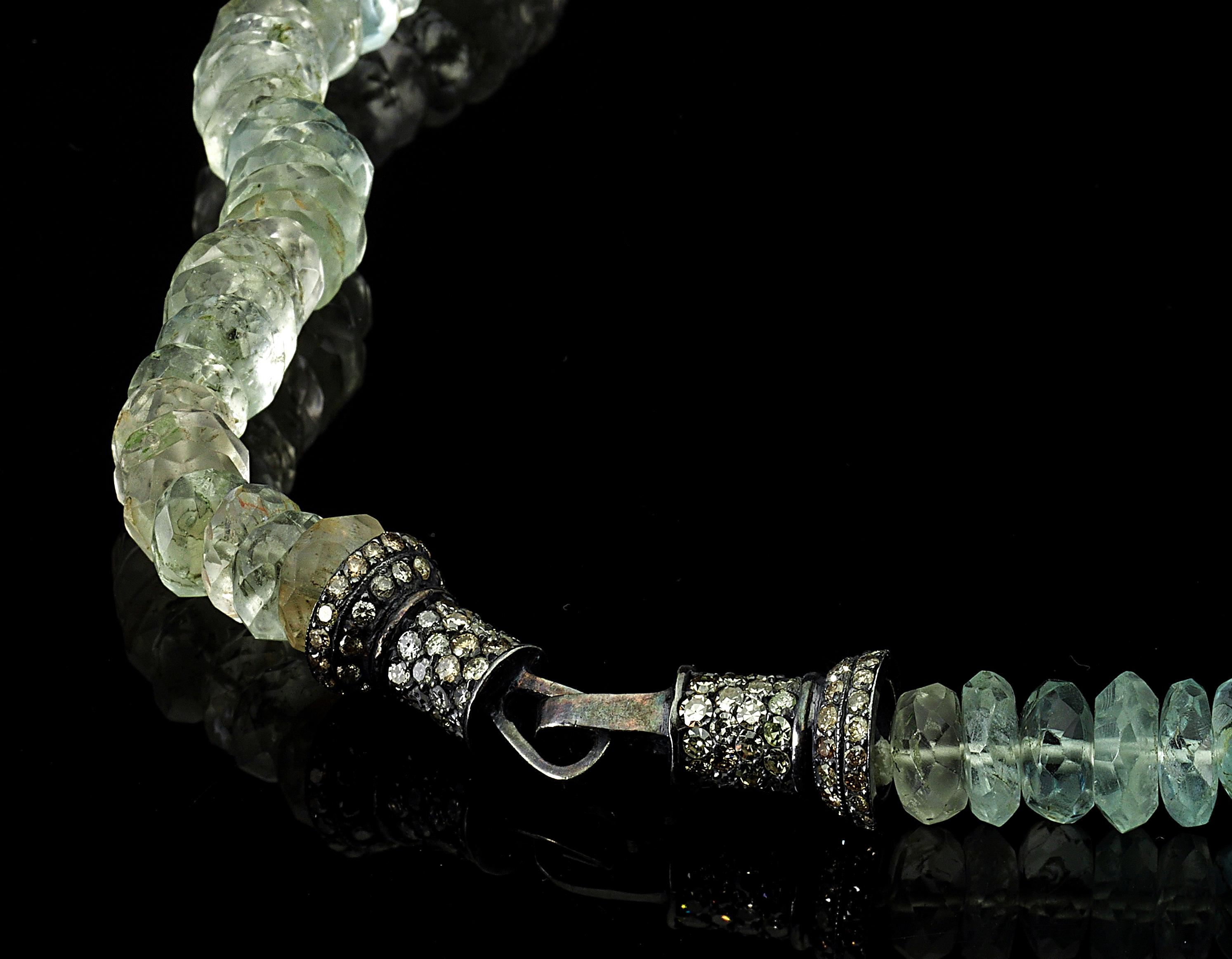 Taglio rotondo Collana di perline di acquamarina con chiusura in argento e diamanti Pave in vendita