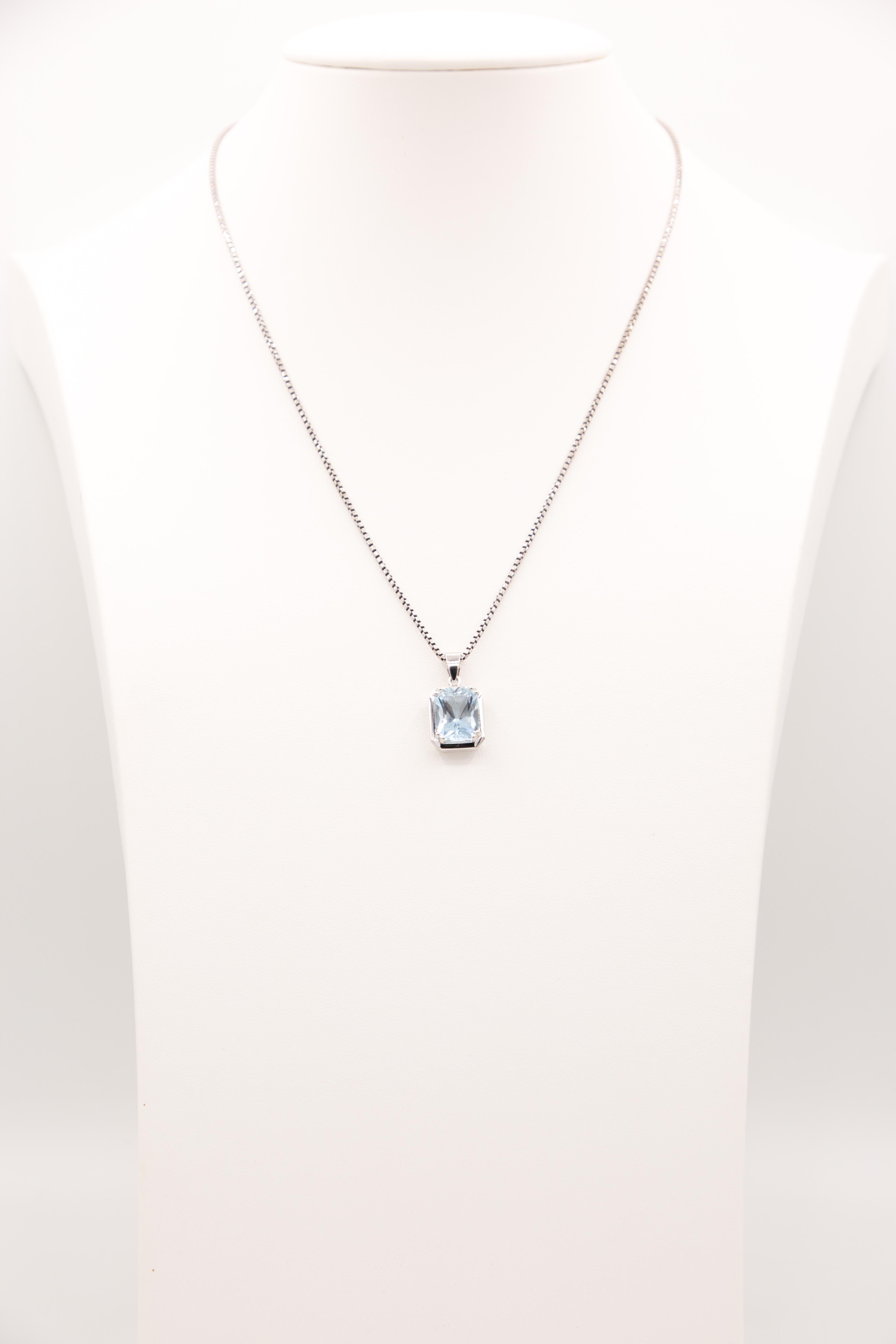 This pendant is made in 18 k white gold 
23 x 12 mm size
deep 10 mm
weight 5,33 gram
5,92 ct beautiful blue aquamarin
aquamarin is 11 x 13 mm and has 5,92 ct

Very nice to blue eyes and a piece of jewellery
you can wear every day
