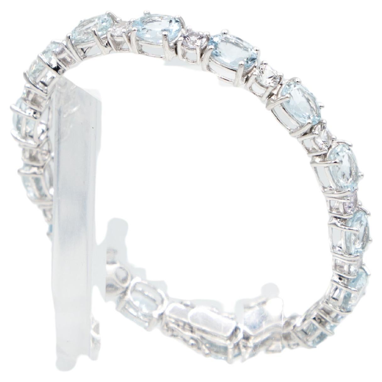 Aquamarin white sapphire bracelet 18 k white gold For Sale
