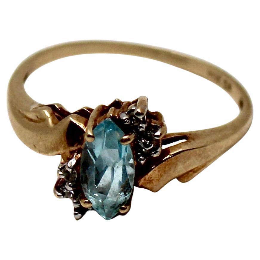 Aquamarine 10k Solid Gold Vintage Ring With Diamond Accents For Sale