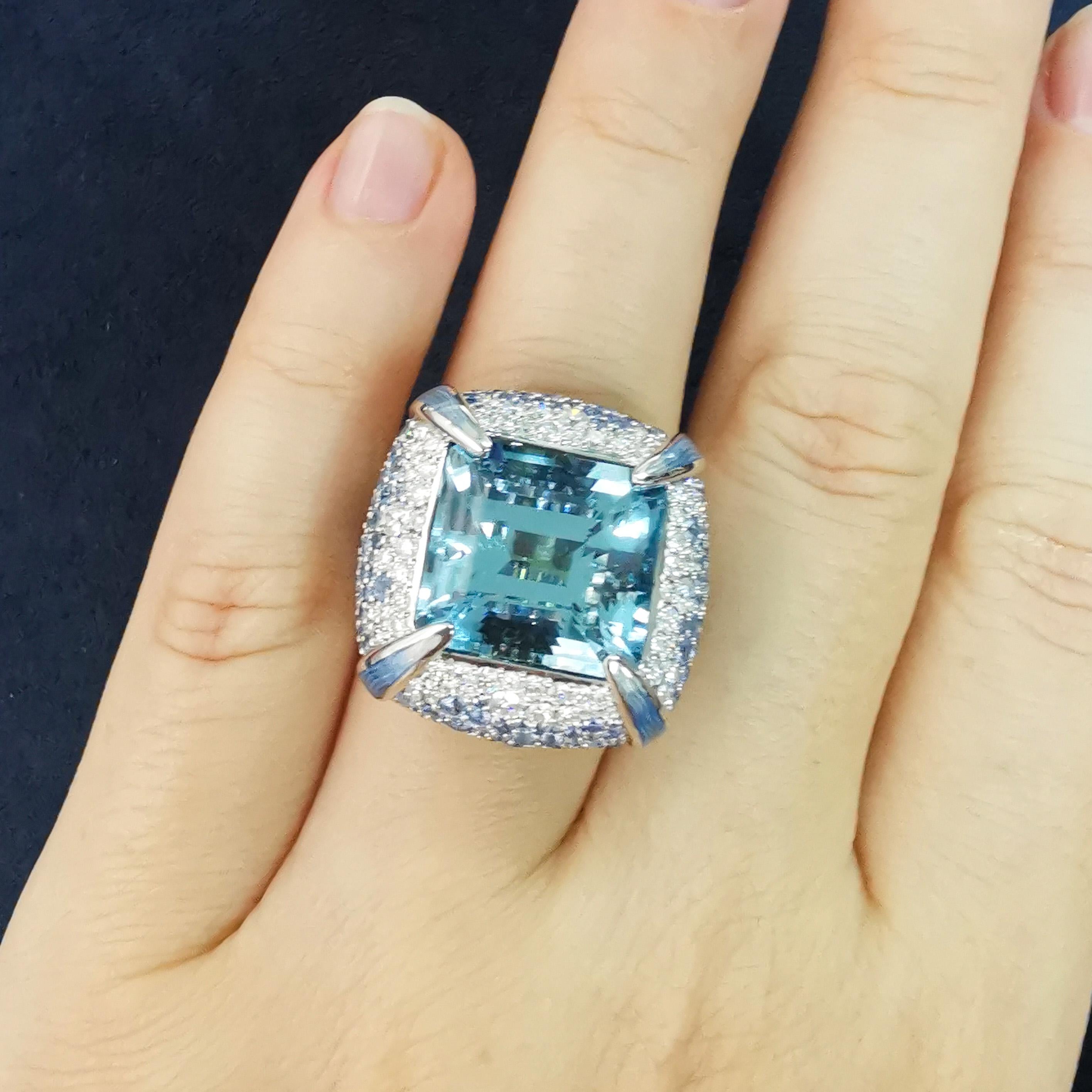 Aquamarine 11.39 Carat Diamonds Sapphires Enamel 18 Karat White Gold Ring For Sale 5