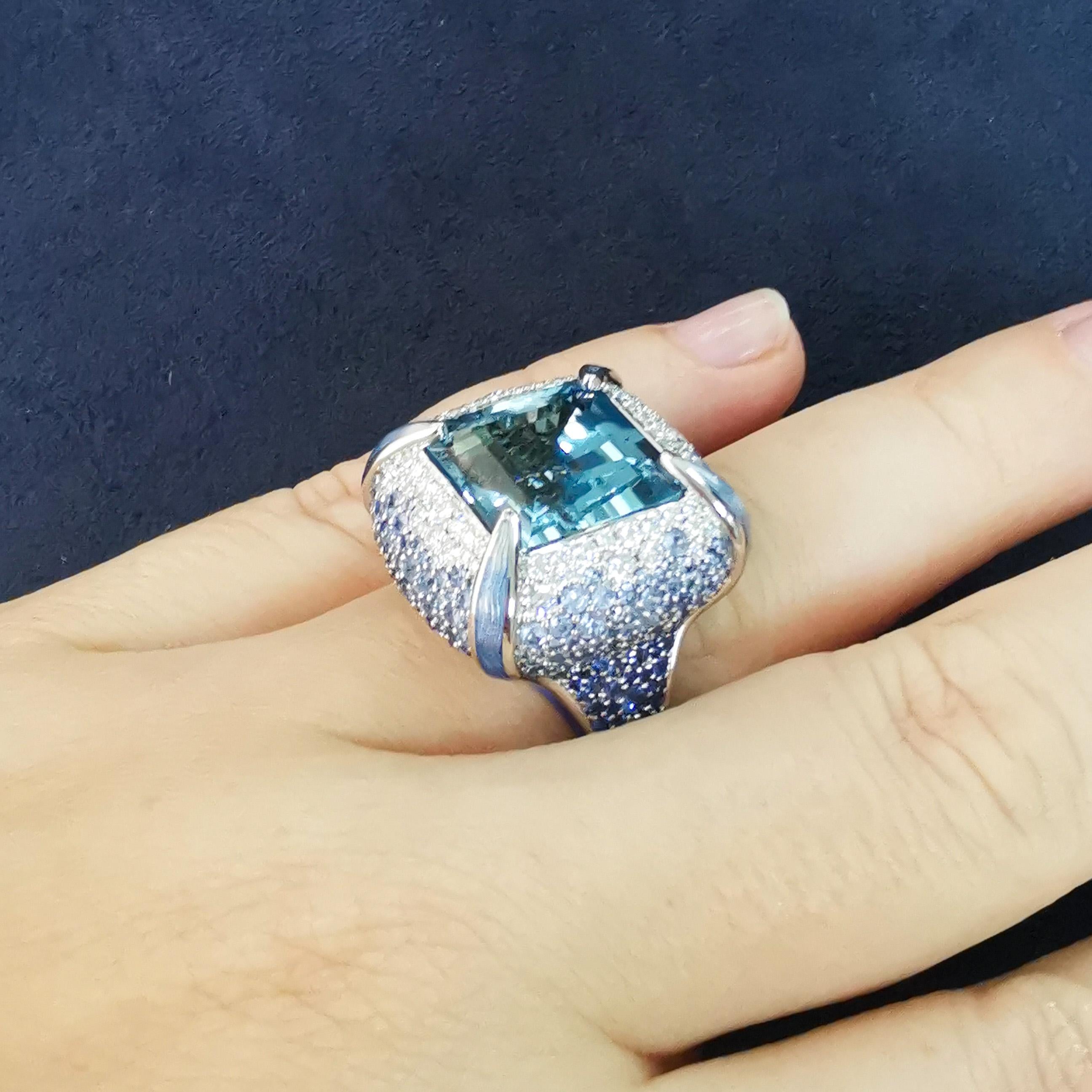 Aquamarine 11.39 Carat Diamonds Sapphires Enamel 18 Karat White Gold Ring For Sale 6