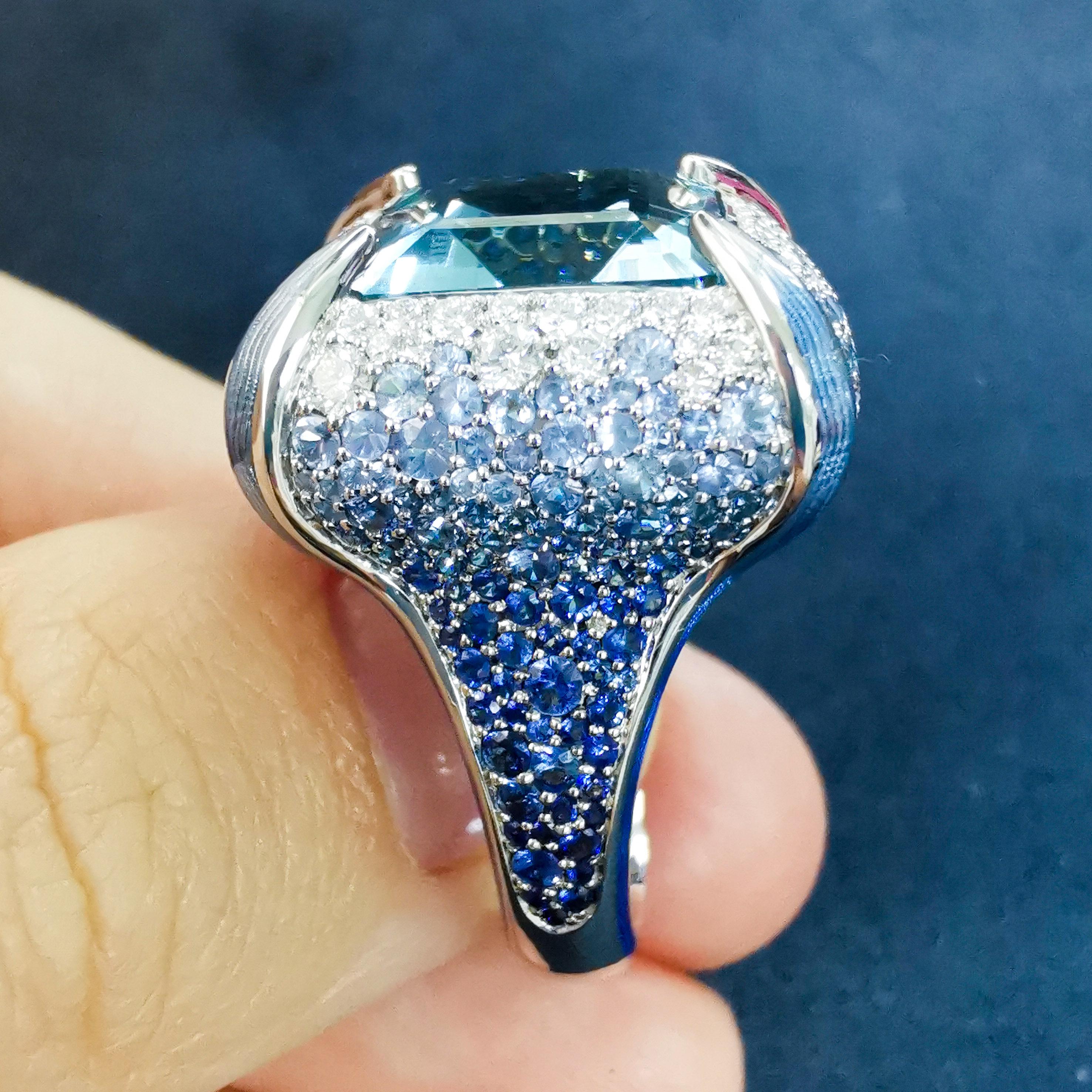 Aquamarine 11.39 Carat Diamonds Sapphires Enamel 18 Karat White Gold Ring In New Condition For Sale In Bangkok, TH