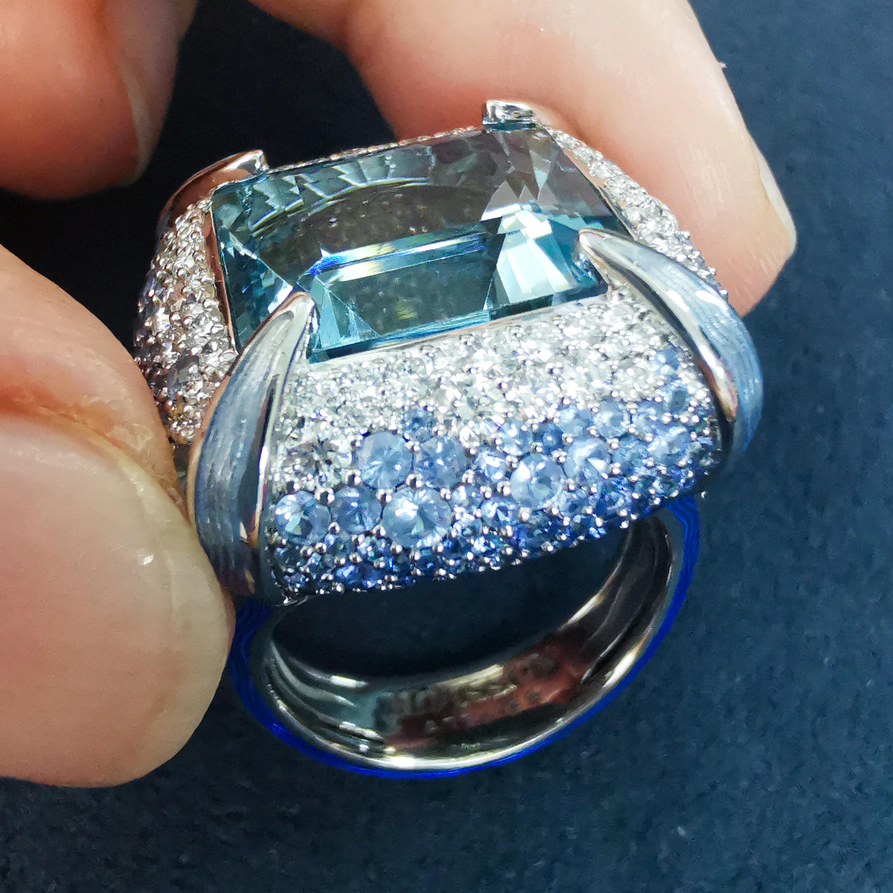 Aquamarine 11.39 Carat Diamonds Sapphires Enamel 18 Karat White Gold Ring For Sale 2