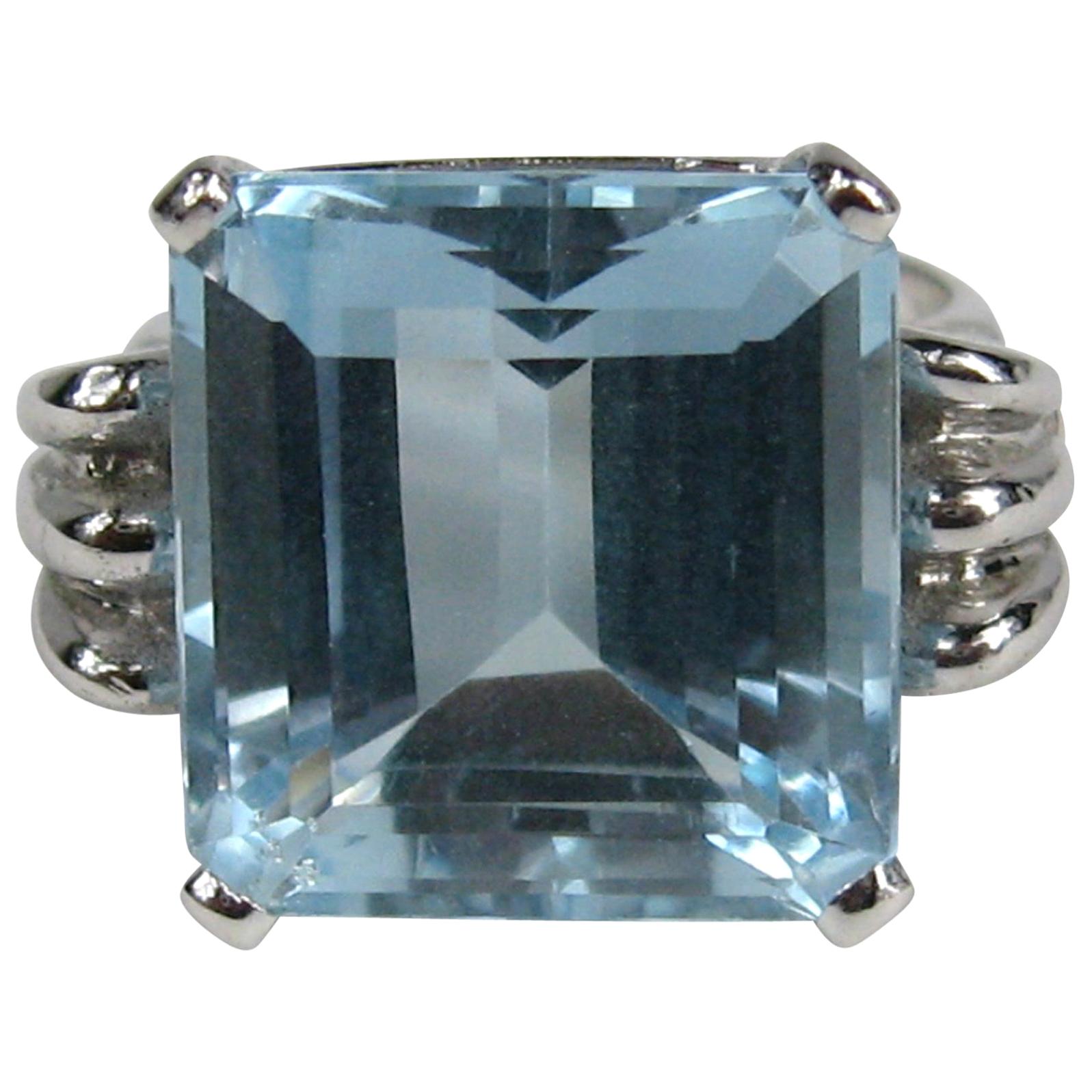 Aquamarine 14 Karat White Gold Ring 13.75 Carat Emerald Cut GIA Certified, 1940s