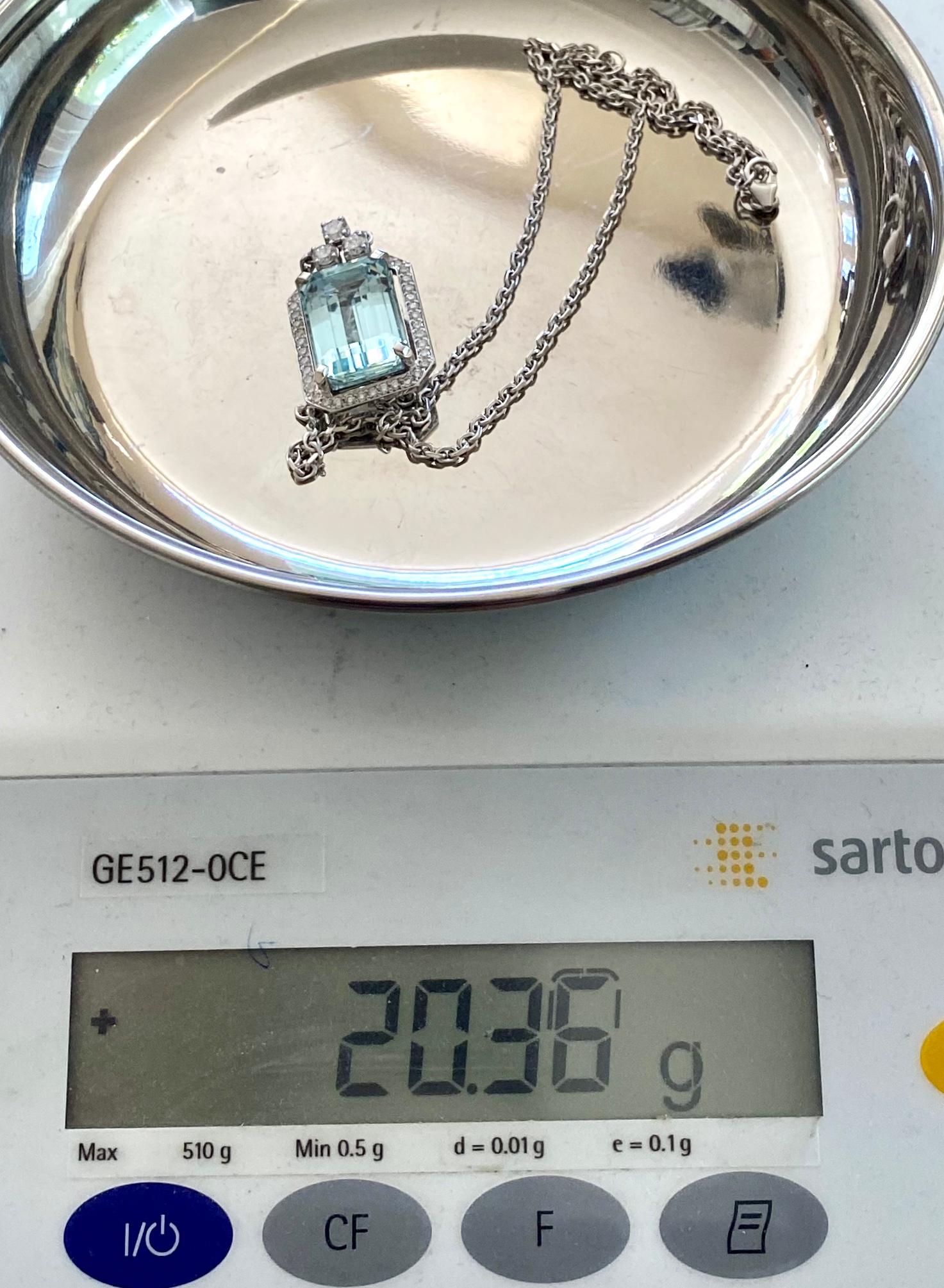 Aquamarine 14.19 Carat and 45 Diamonds Set in a 18 Karat White Gold Neclace For Sale 4