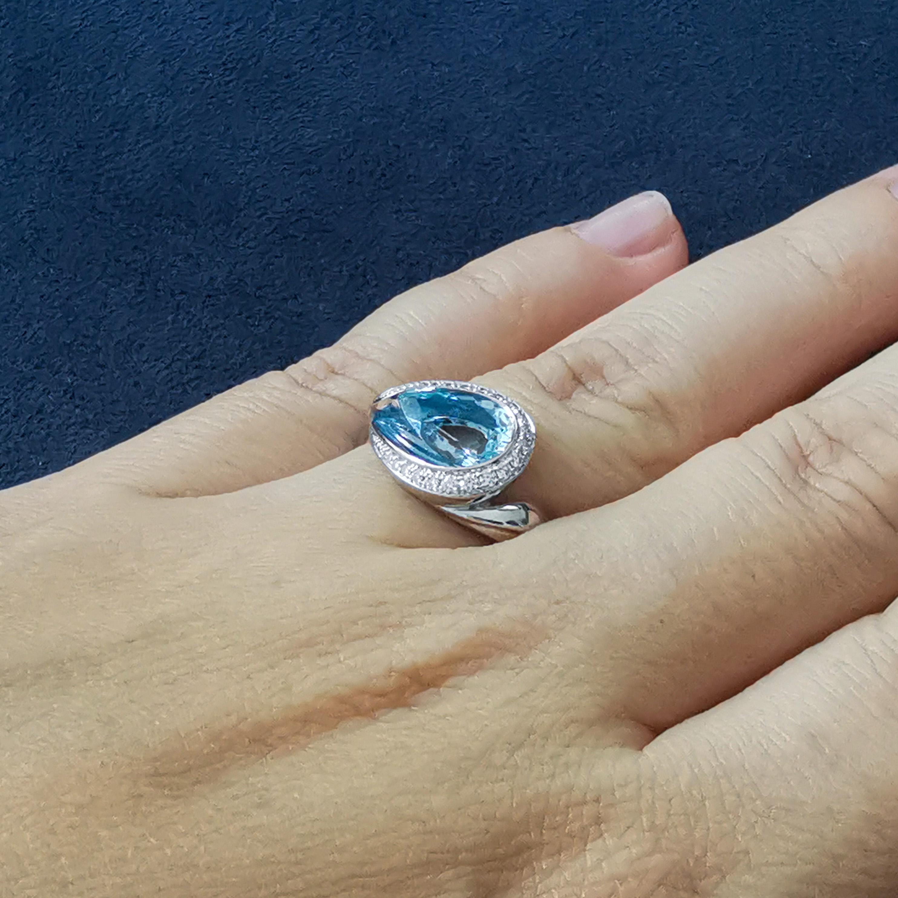 Aquamarine 1.48 Carat Diamonds Enamel 18 Karat White Gold Melted Colors Ring For Sale 3