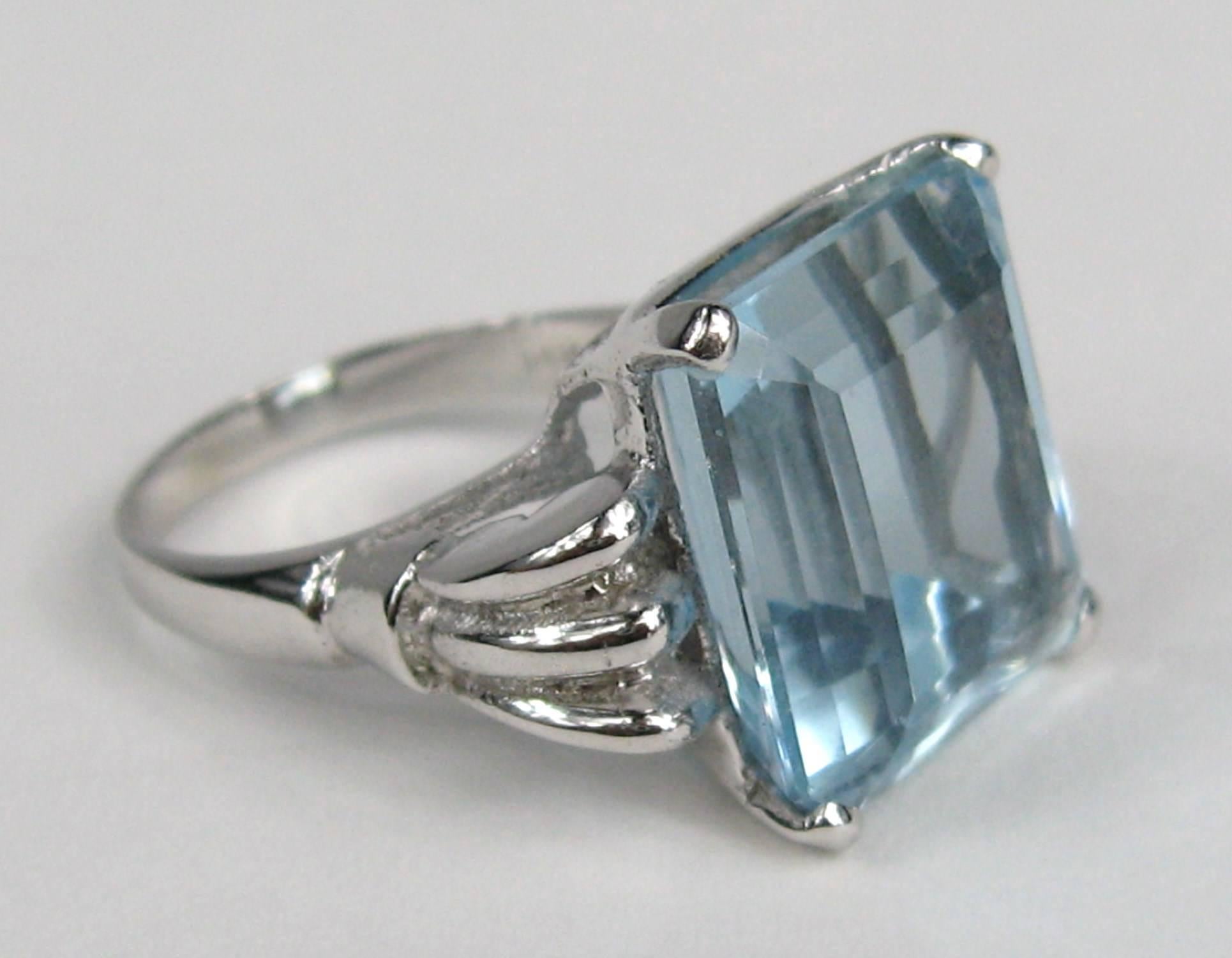 Aquamarine 14 Karat White Gold Ring 13.75 Carat Emerald Cut GIA Certified, 1940s In Good Condition For Sale In Wallkill, NY