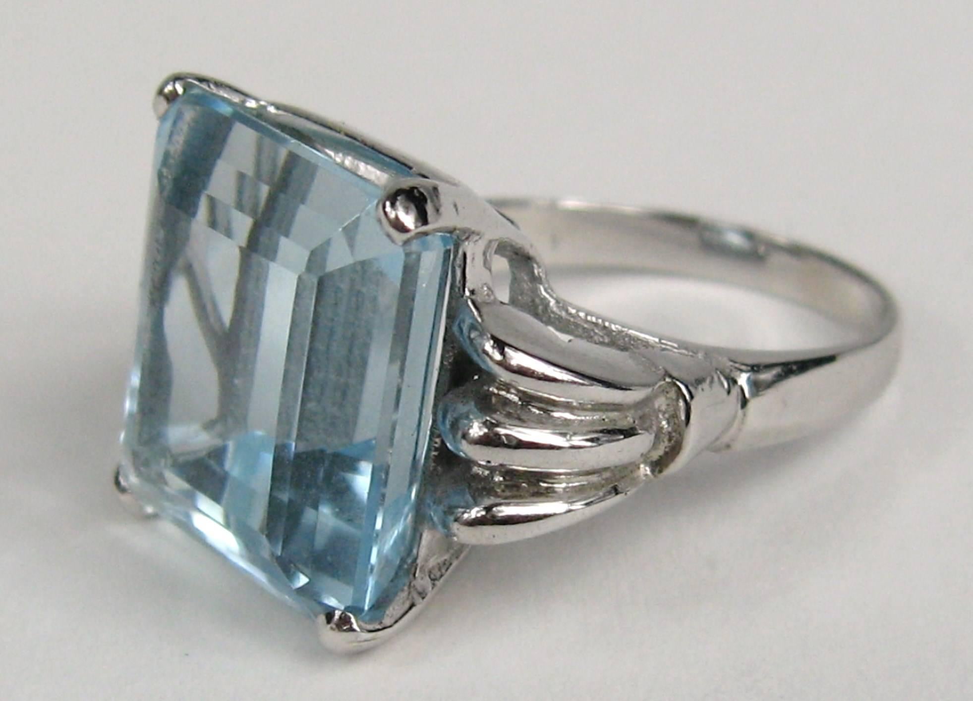 Women's Aquamarine 14 Karat White Gold Ring 13.75 Carat Emerald Cut GIA Certified, 1940s For Sale