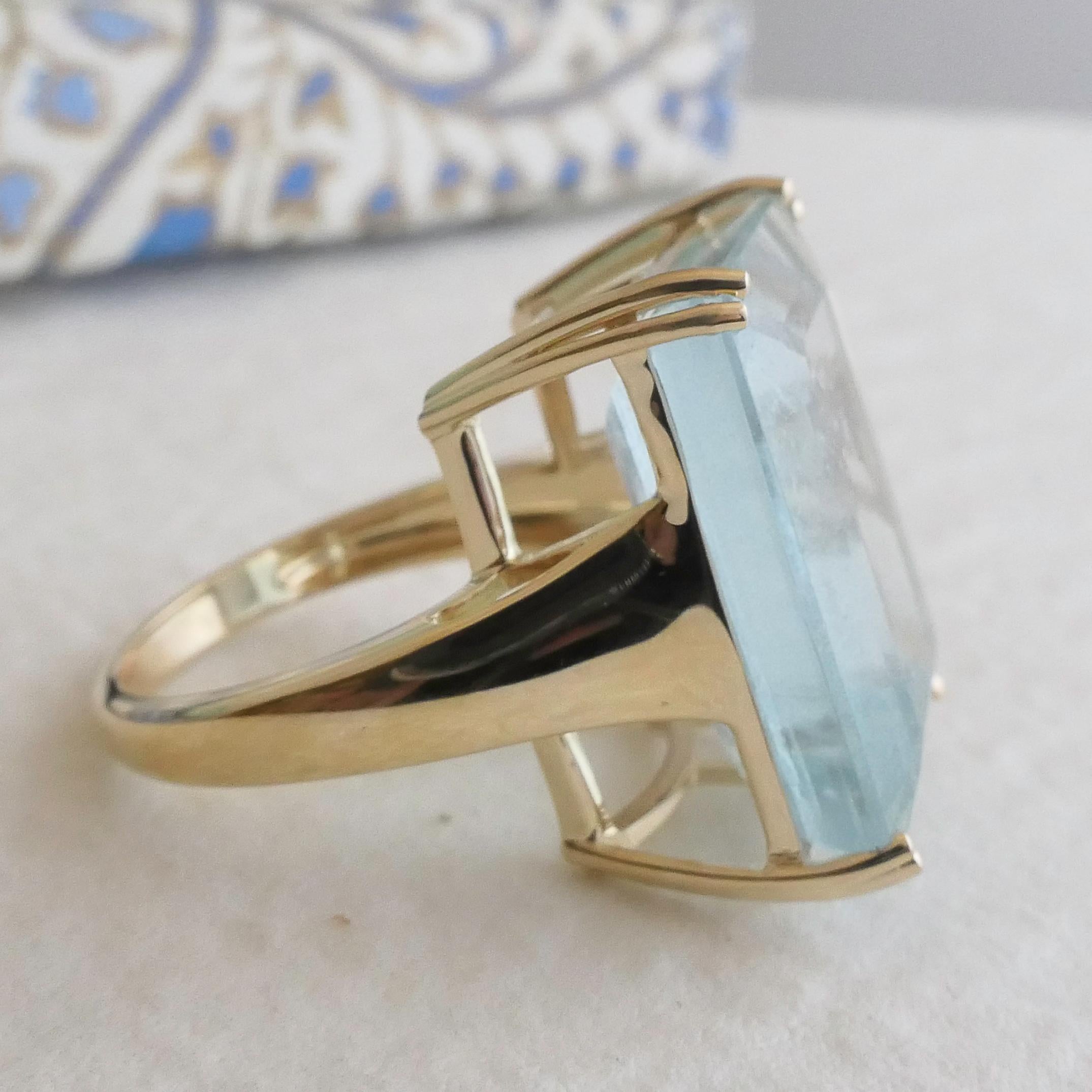Bague aigue-marine en or jaune 14 carats - Taille 8 Neuf - En vente à Oslo, 03