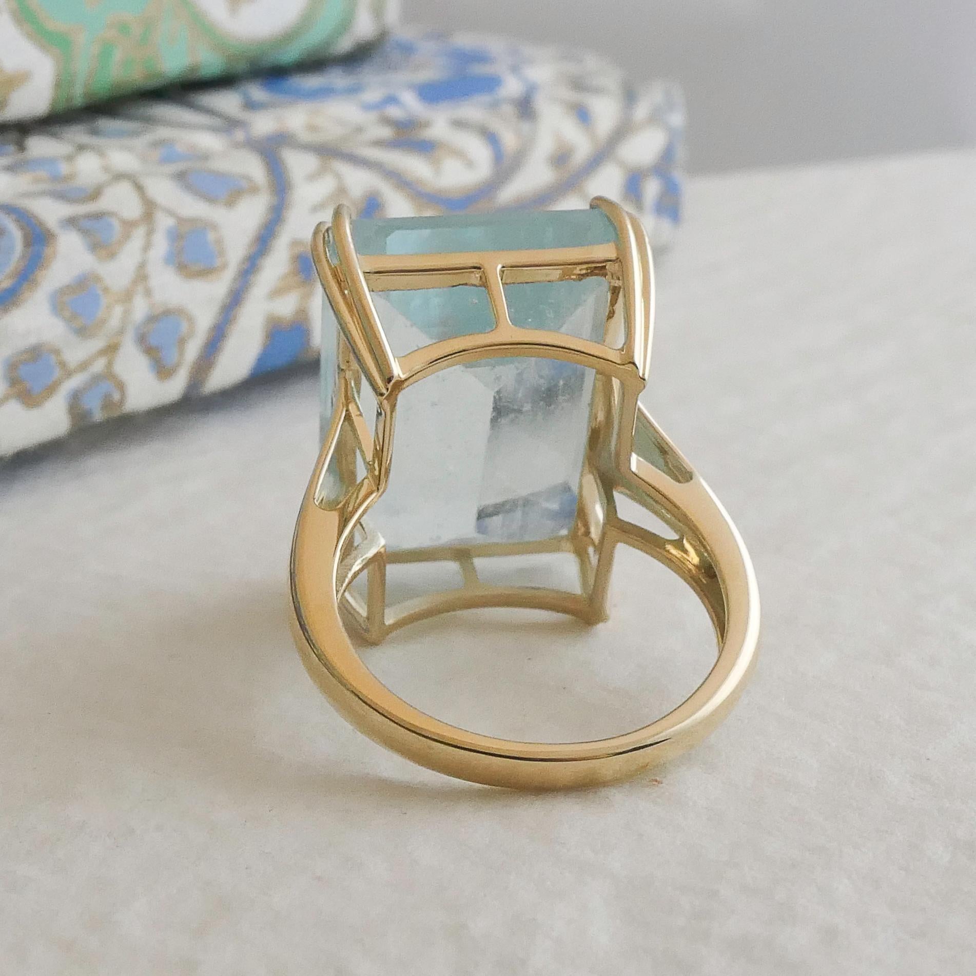 Bague aigue-marine en or jaune 14 carats - Taille 8 en vente 2