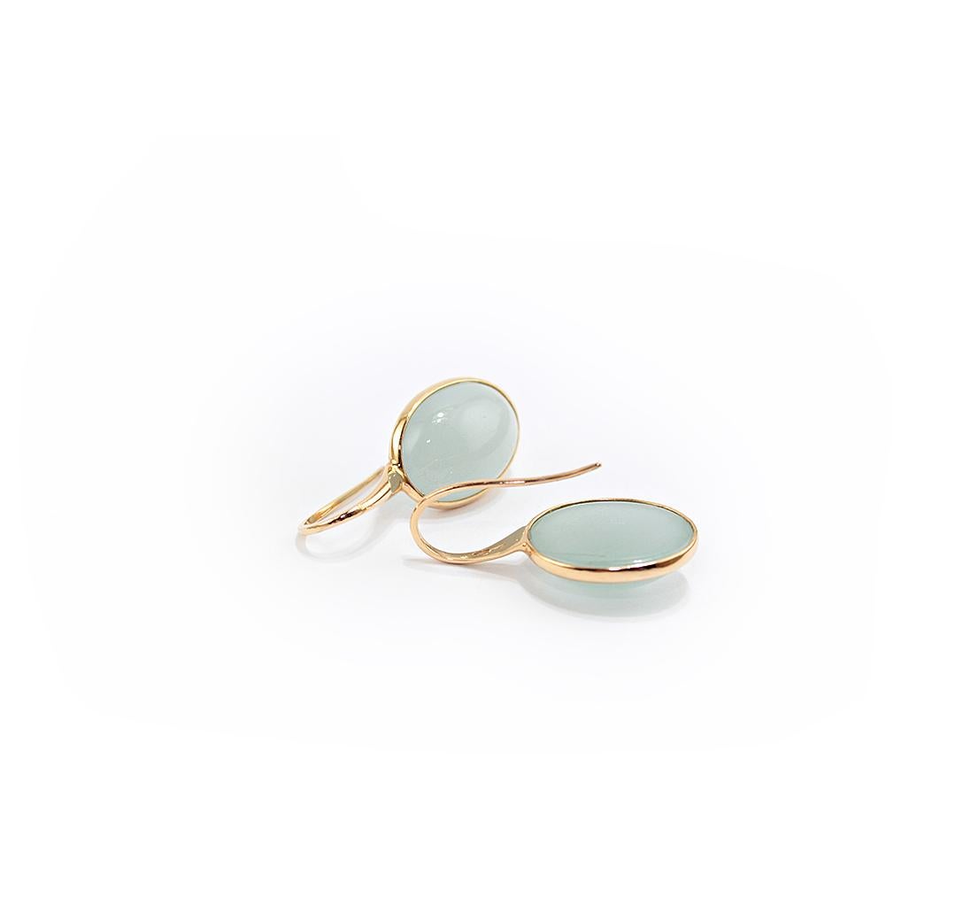 Elegant earrings in 18kt pink gold and milky aquamarine cabochon. 
Milky aquamarine ct. 23
Pink Gold g. 2,80


