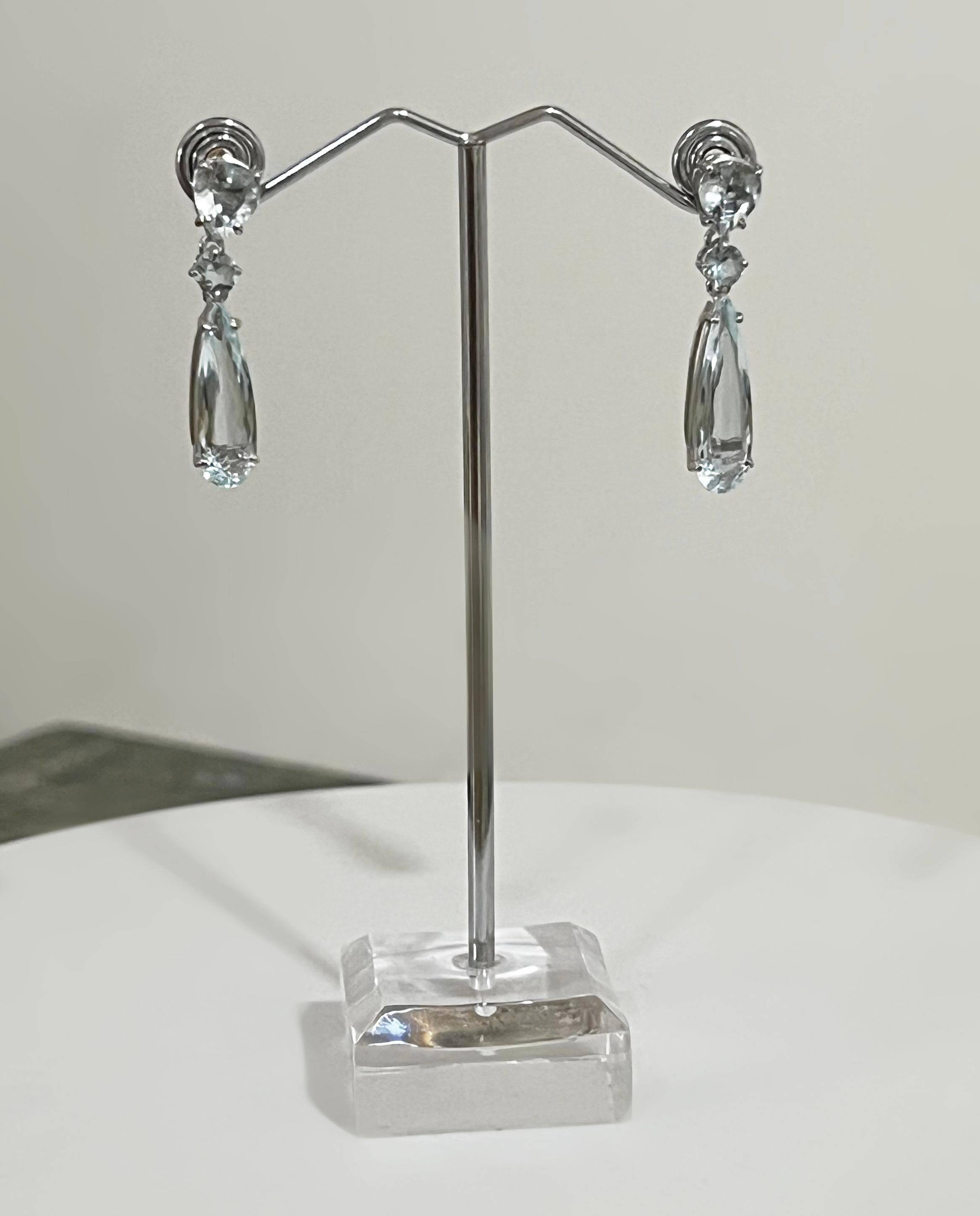 Contemporary Aquamarine 18 Karat White Gold Drop Earrings For Sale