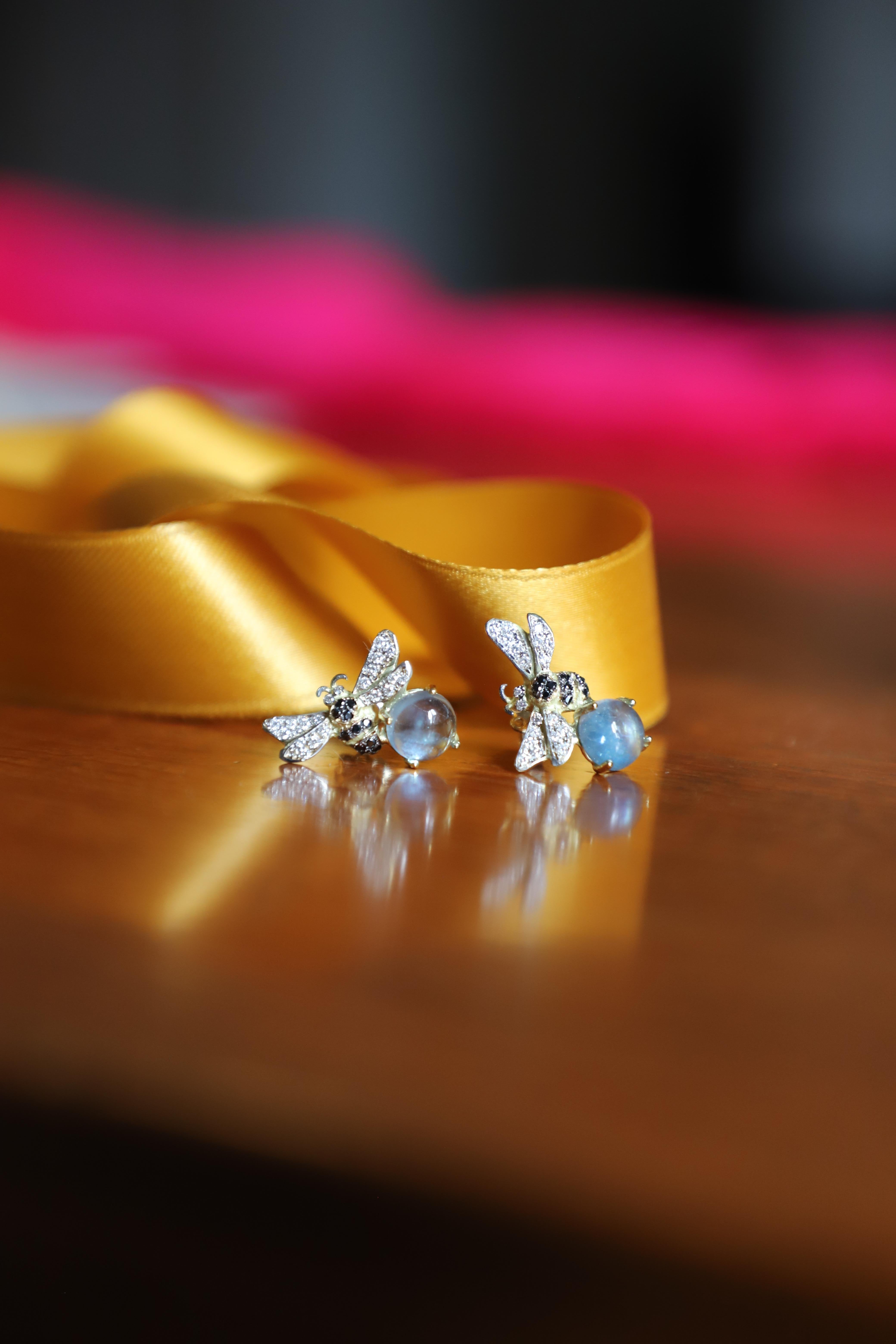 4.12 Carats Aquamarine 18K Gold 0.16 Karat White Diamonds Bees Stud Earrings For Sale 7
