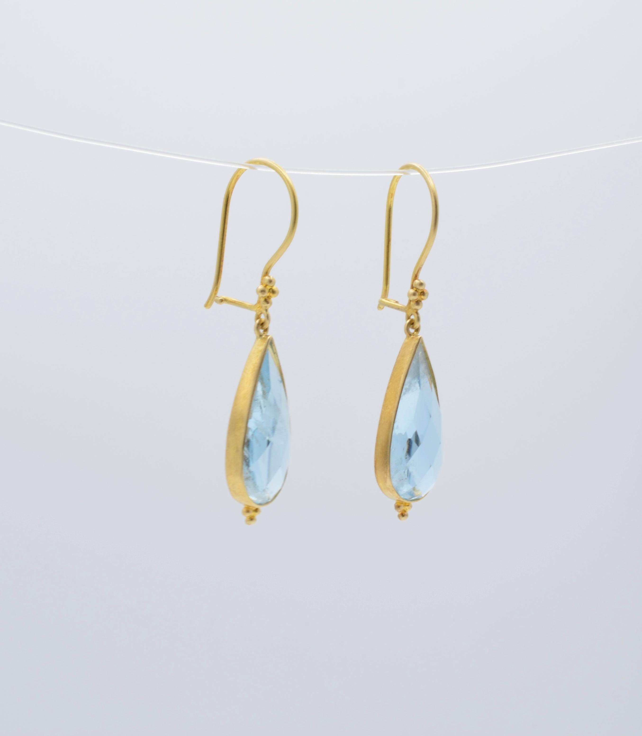 Aquamarine Pear shaped Rose cut and 18 Karat Yellow Gold Drop Earrings In New Condition In Berkeley, CA