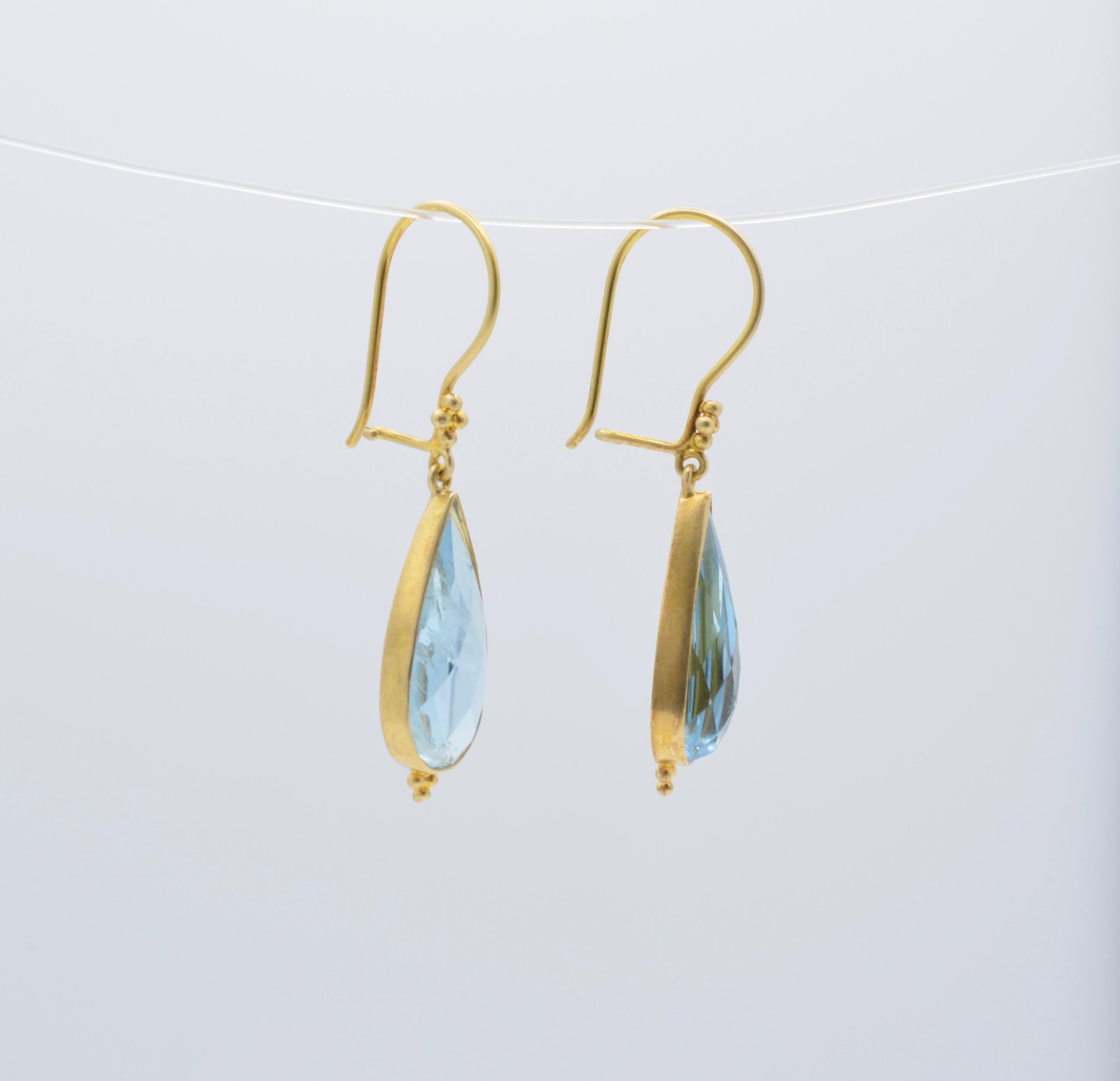 Women's Aquamarine Pear shaped Rose cut and 18 Karat Yellow Gold Drop Earrings