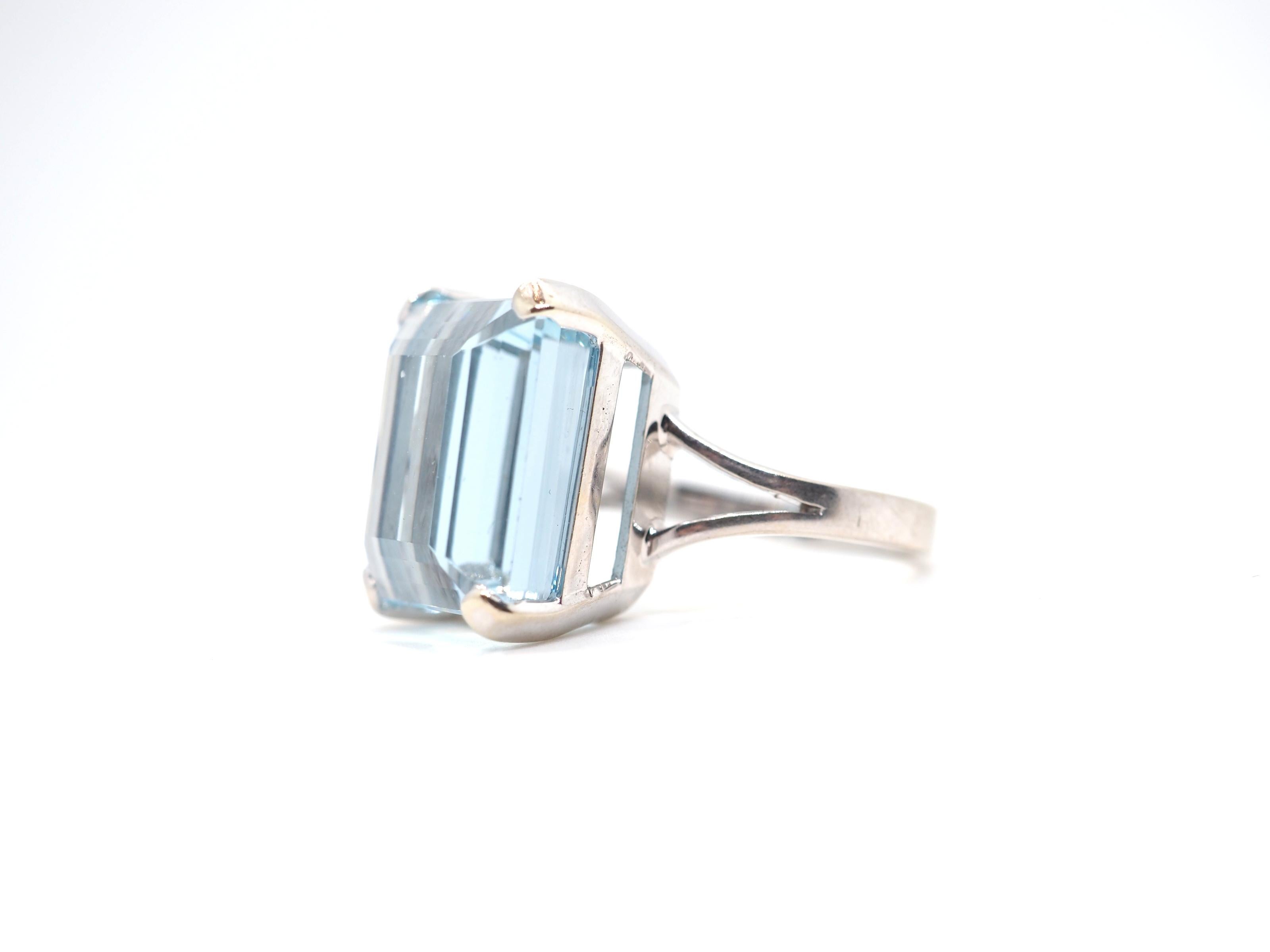 Precious cocktail Ring made of 18k white gold, decorated with amazing aquamarine emerald cut of 1.7cm long x 1.2cm wide

Total Weight 9.1g 
Eu size: 55

The ring comes with a presentation box and our certificate 

All our pieces have been carefully