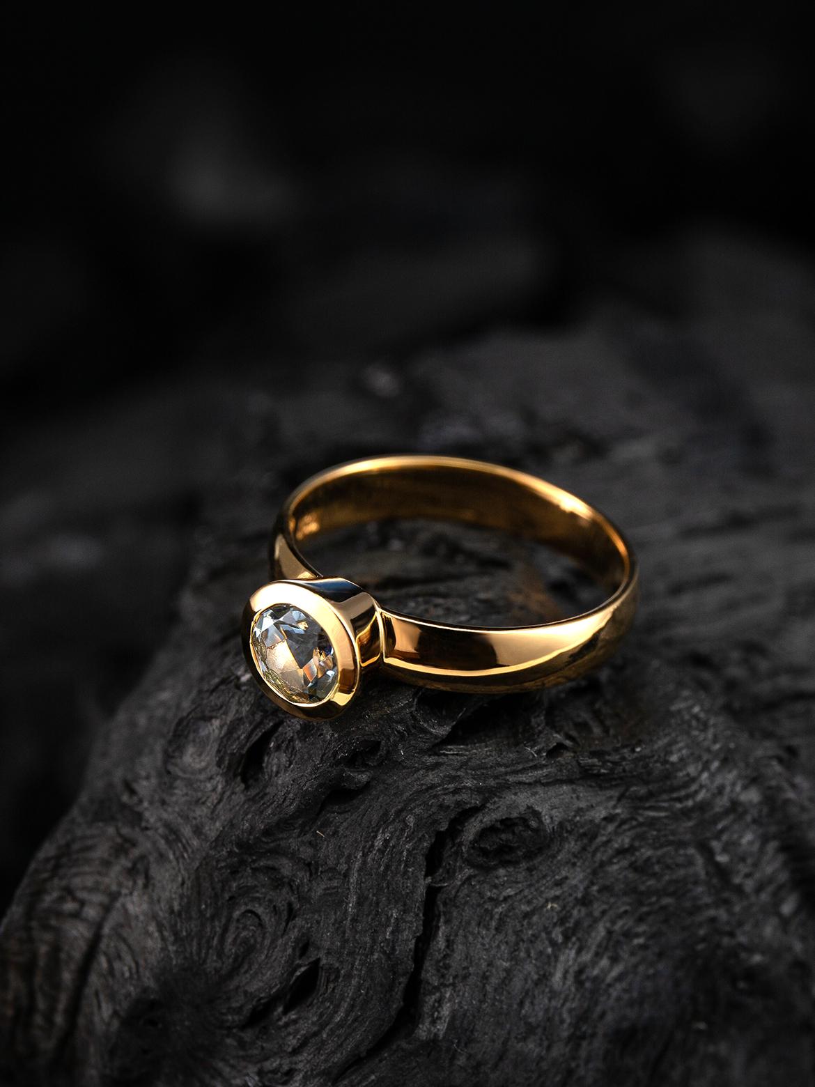 Artisan Bague de fiançailles unisexe en or jaune 18 carats, aigue-marine, béryl bleu naturel du Brésil en vente