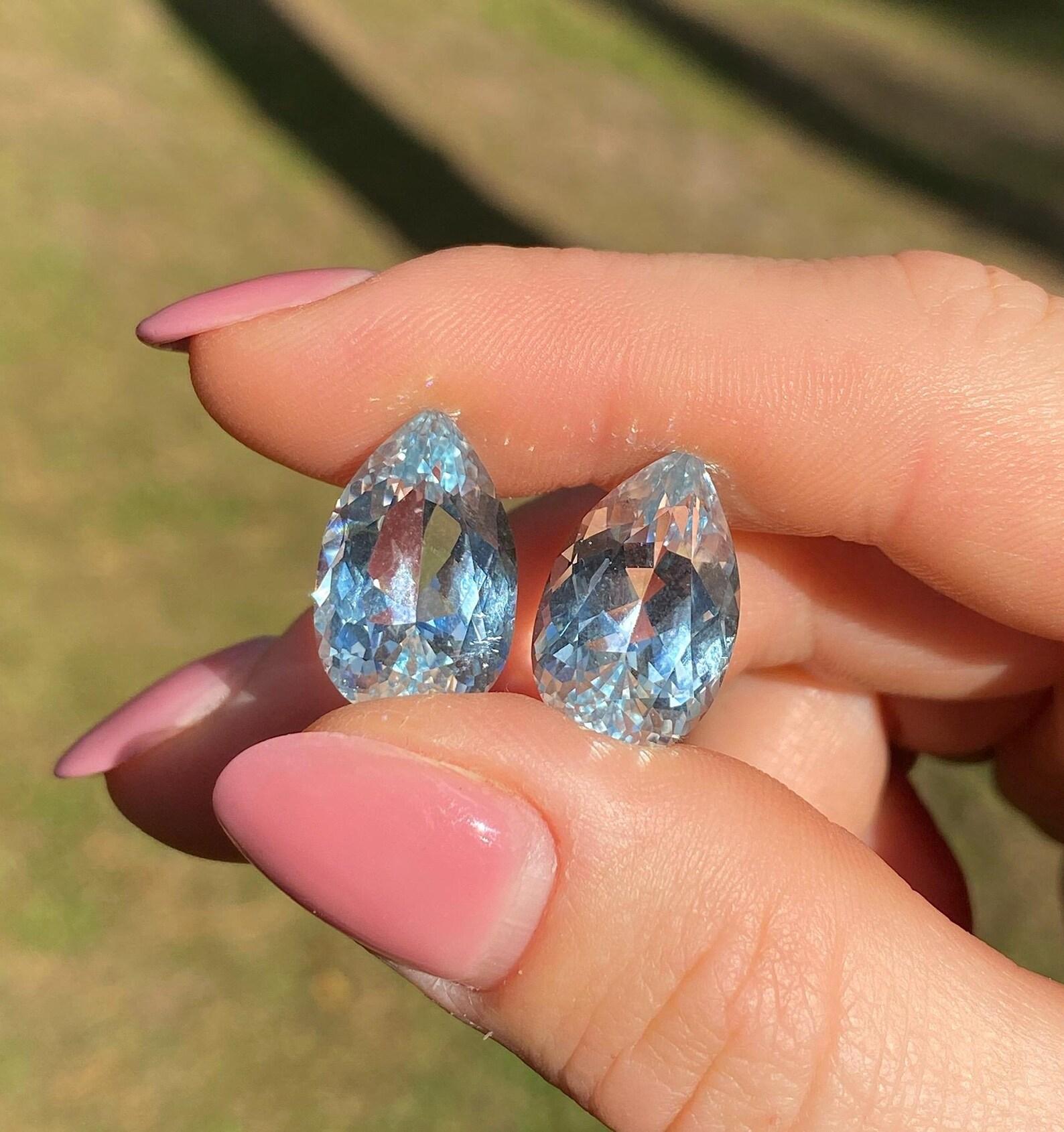 Natürliches Paar Aquamarine Lose Edelsteine, ausgezeichneter Schliff!

Zertifikat auf Anfrage des Käufers möglich
Edelsteinfarbe: hellblau
Edelstein-Typ: Aquamarin
Größe des Edelsteins: 18,6x11,6x7,7mm/ 18,6x11,6x8,2mm
Schnittnote: Sehr gut
Form des