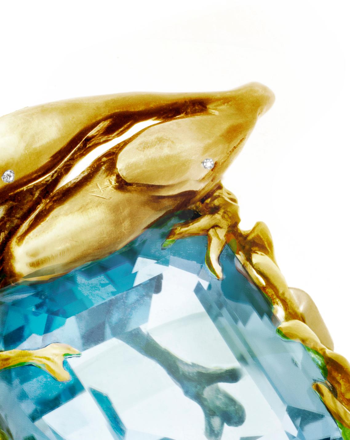 Aquamarine Contemporary Pendant Necklace in Eighteen Karat Yellow Gold For Sale 2