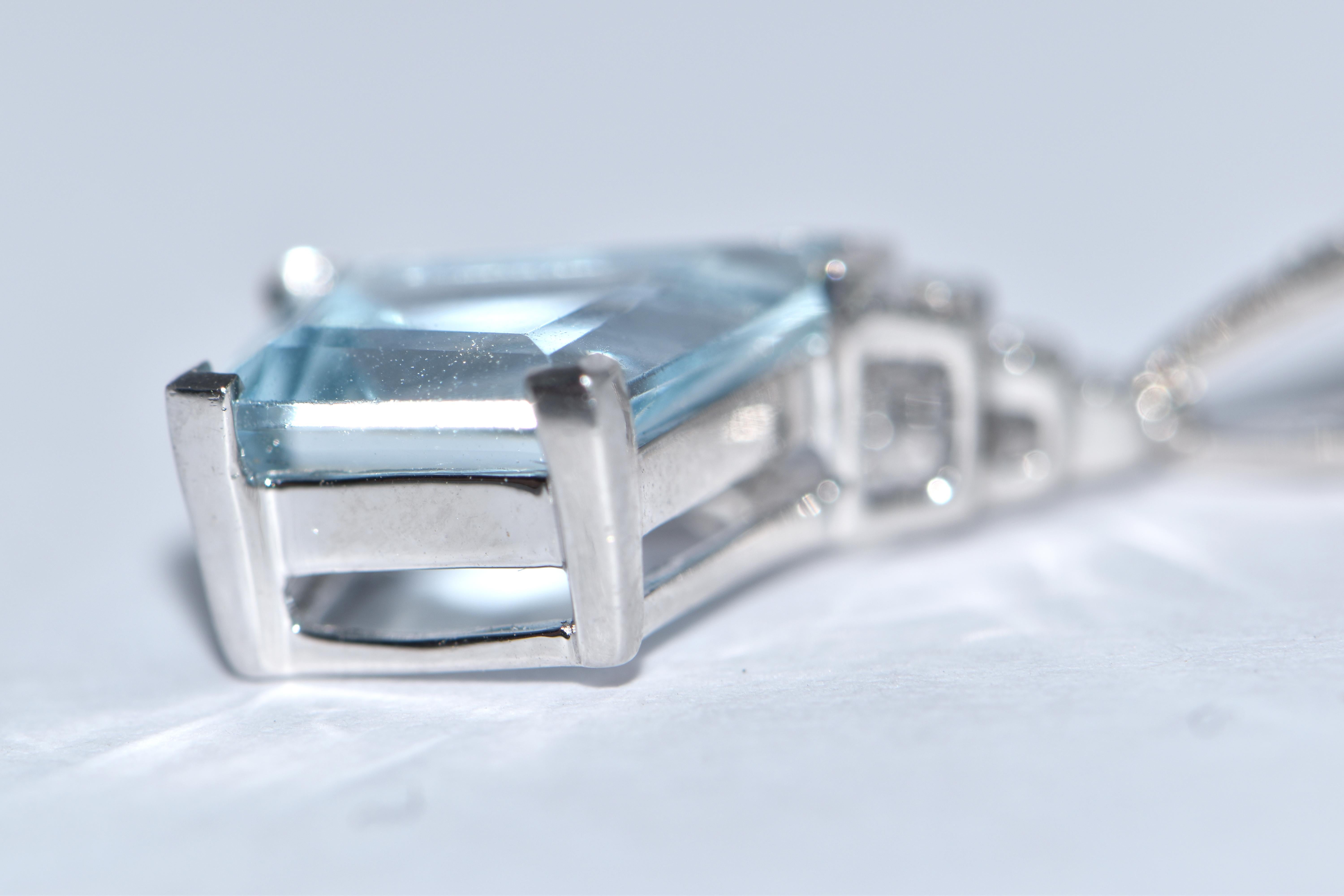 Art Deco Aquamarine 2.39 Carats Diamond 18 White Gold Pendant For Sale