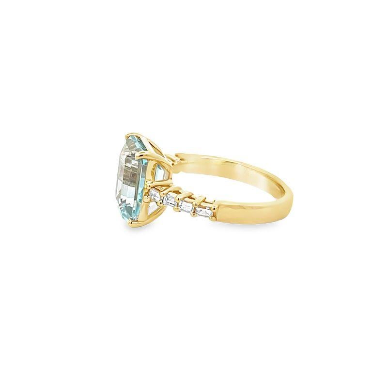 Art Deco Aquamarine 4.20CT & Diamond 0.30CT Fashion Ring in 14K Yellow Gold For Sale