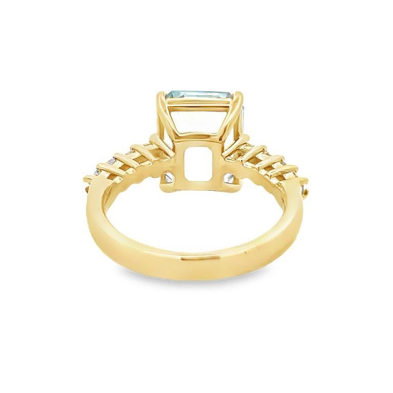 Aquamarine 4.20CT & Diamond 0.30CT Fashion Ring in 14K Yellow Gold In New Condition For Sale In New York, NY