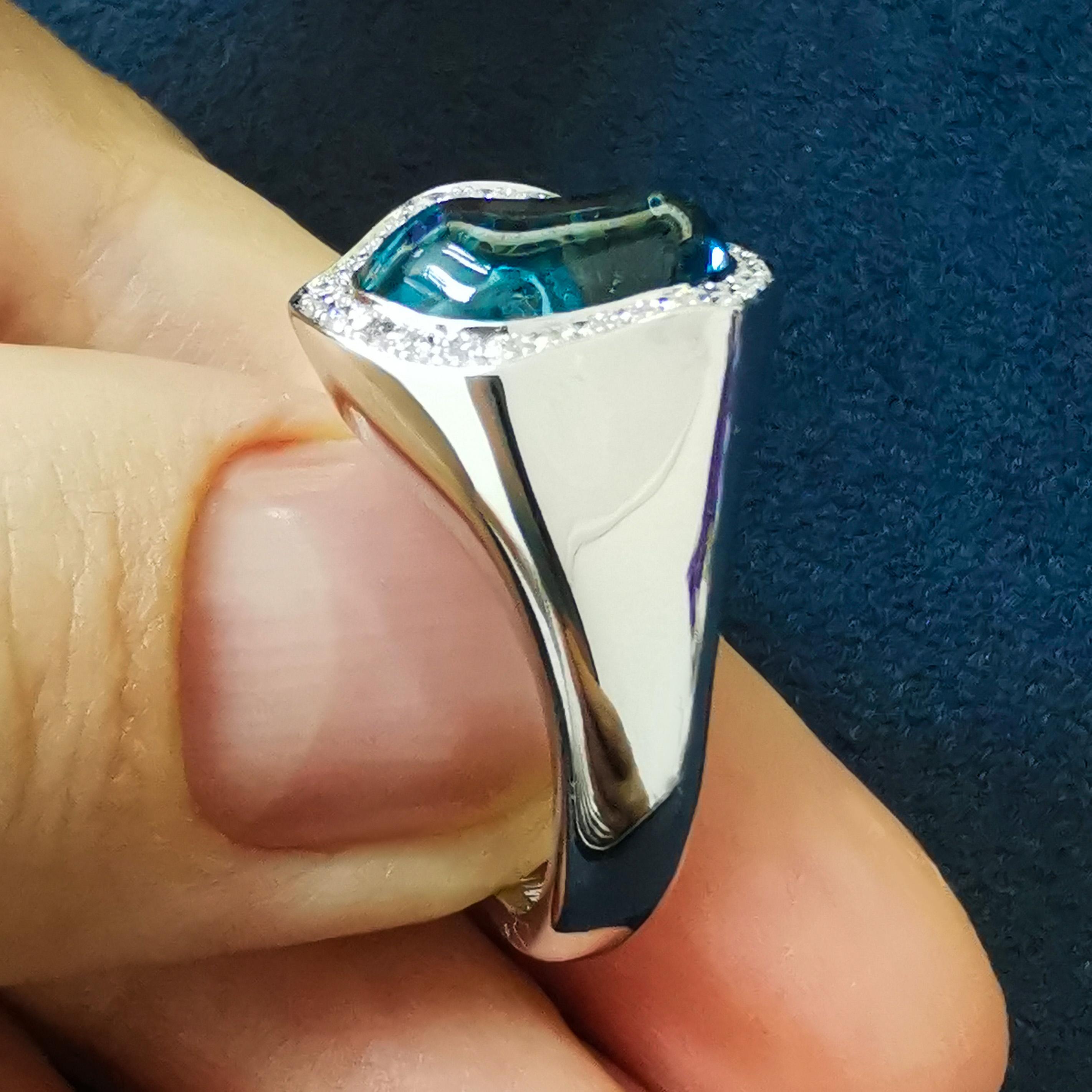 Aquamarine 4.52 Carat Diamonds 18 Karat White Gold Spectrum Ring In New Condition For Sale In Bangkok, TH