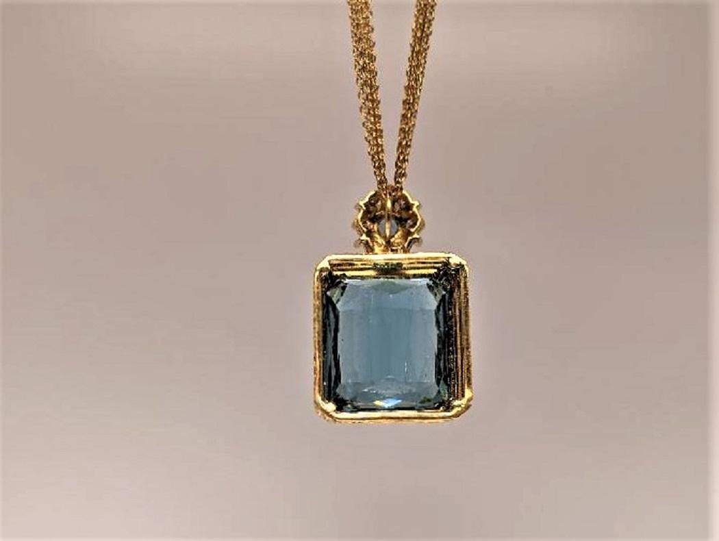 Women's Aquamarine '46.46 Cts' and Diamond '4.82 Cts' Pendant For Sale