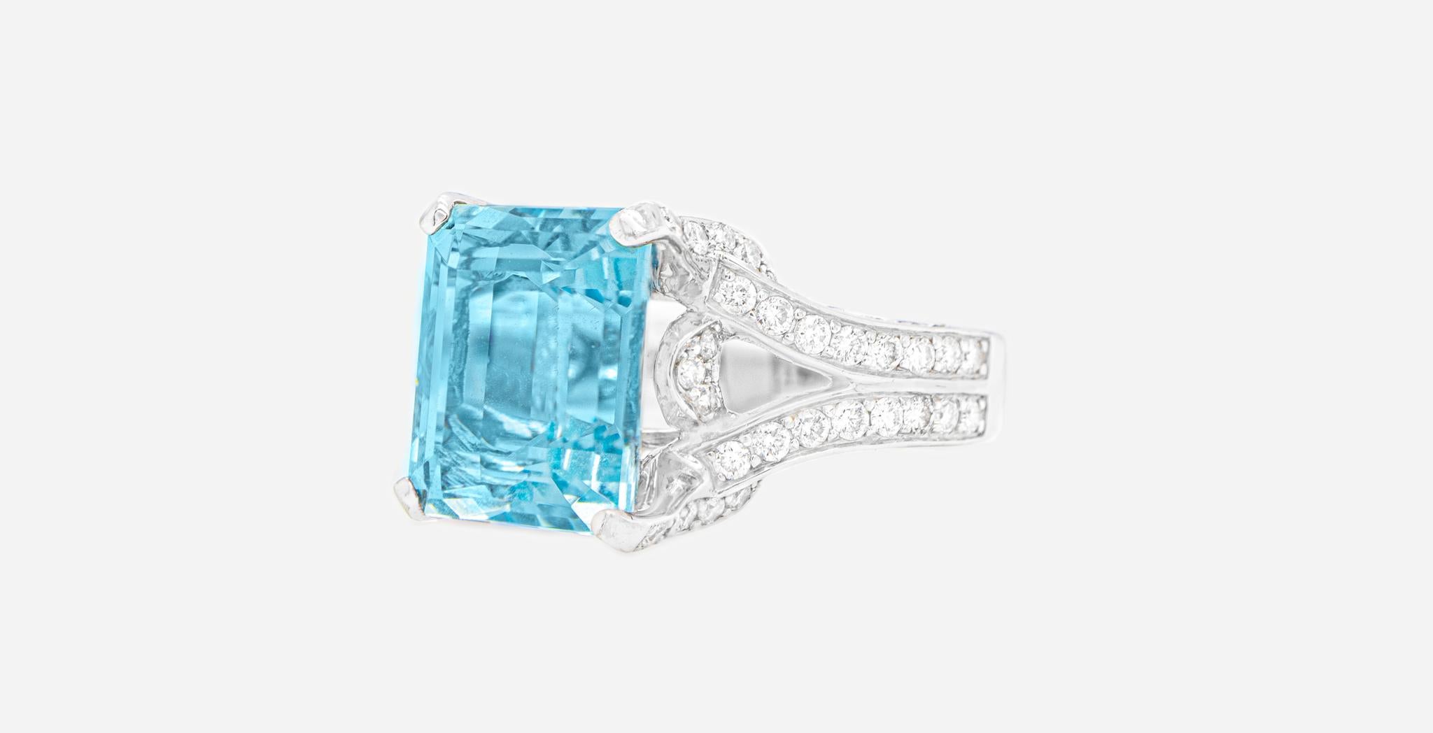 Contemporary Aquamarine 6.60 Carat Ring with Diamonds 1.15 Carats Total 14k Gold For Sale