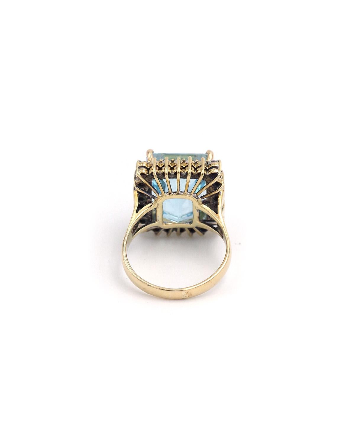 Anillo cóctel aguamarina 7,46 ct y diamante oro 18k Corte esmeralda