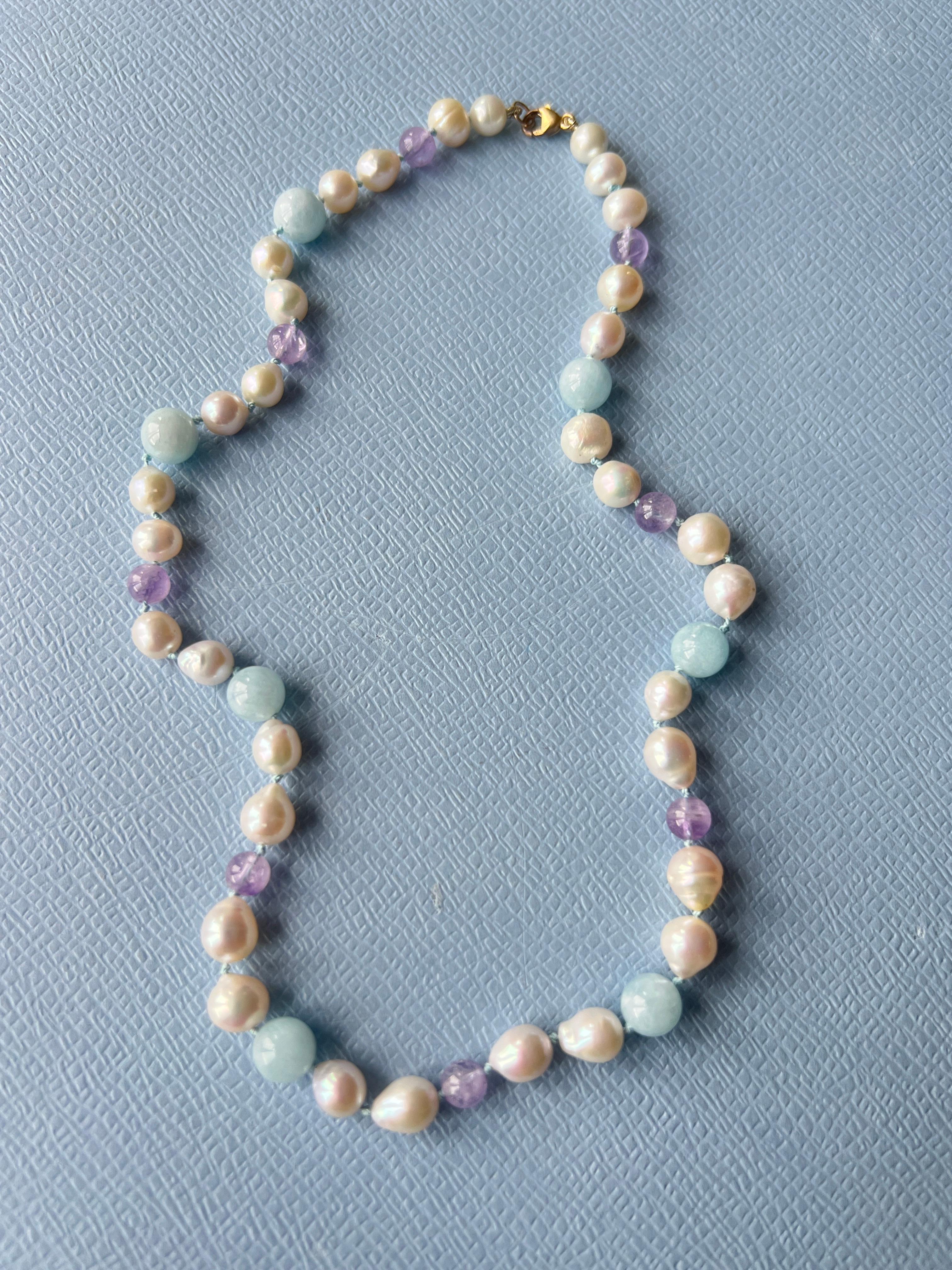 Art Nouveau Collana di perle bianche con ametista e acquamarina in vendita